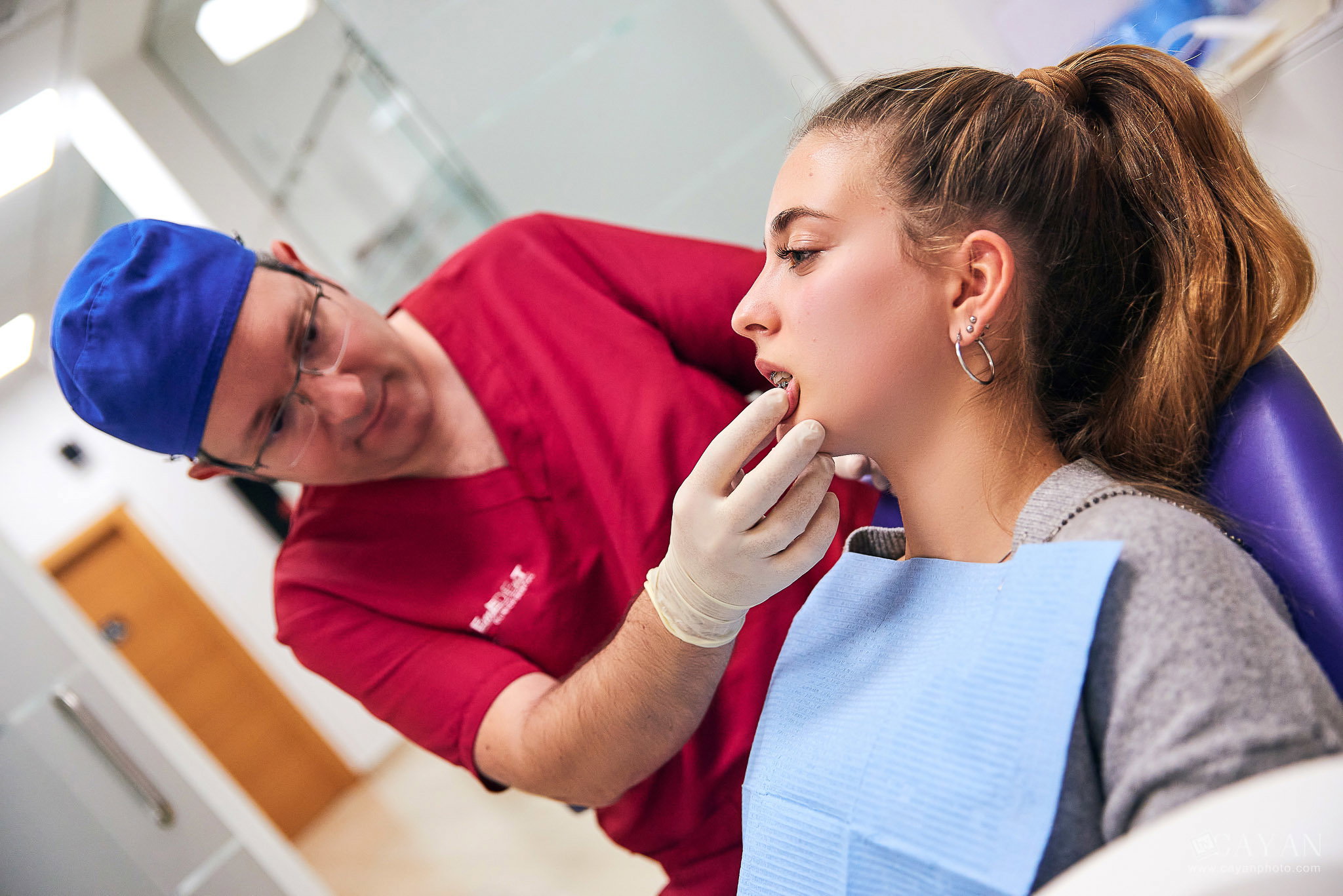 Advertising material for EMEDENTE Dental Clinic