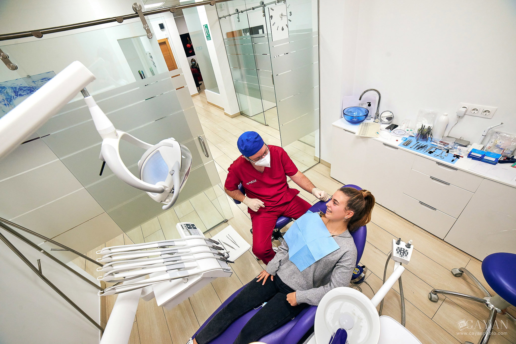 Advertising material for EMEDENTE Dental Clinic
