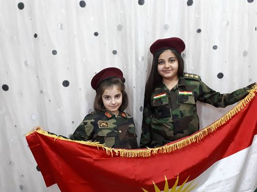 ربما تحتوي الصورة على: ٢ شخصان، وأشخاص يبتسمون، ونشاطات في أماكن مفتوحة