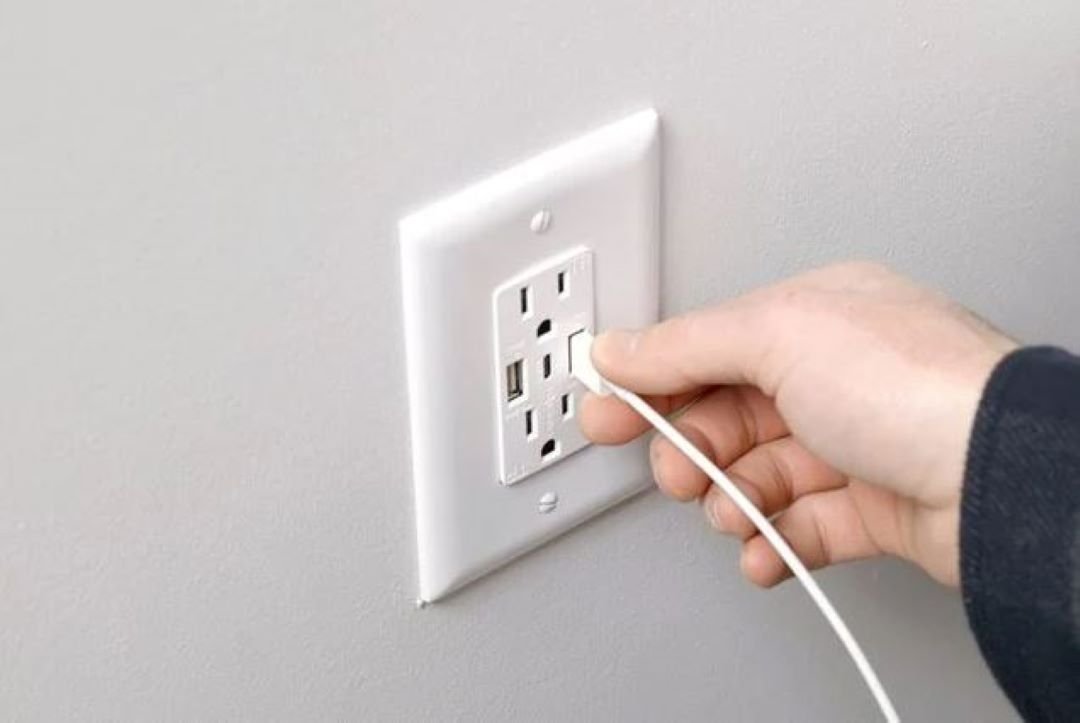 How to Install USB Outlet. Image 1