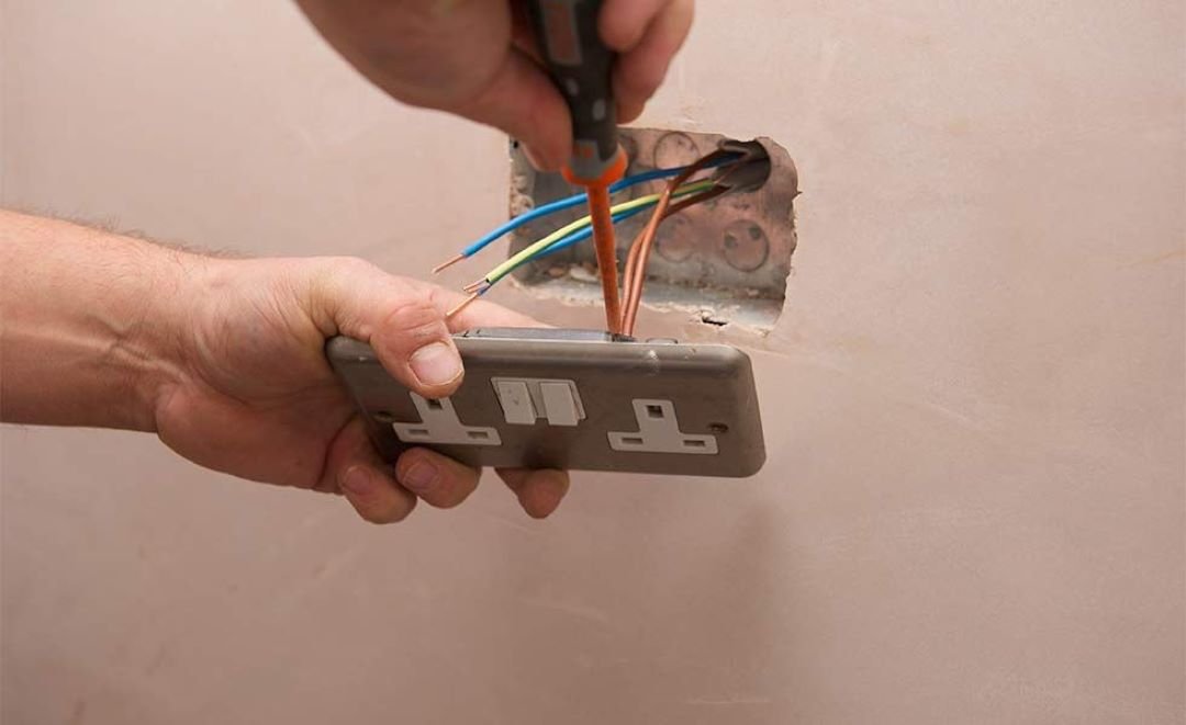 Top Signs That You Should Replace Your Power Socket. Image 11
