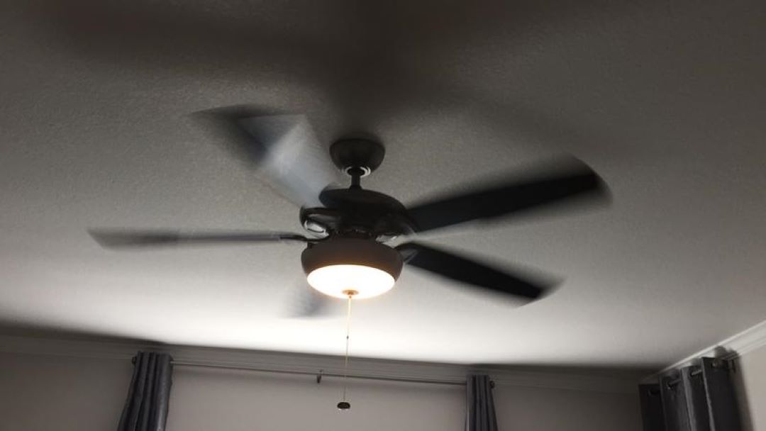 Why Does My Electric Ceiling Fan Turn On but Not Spin?