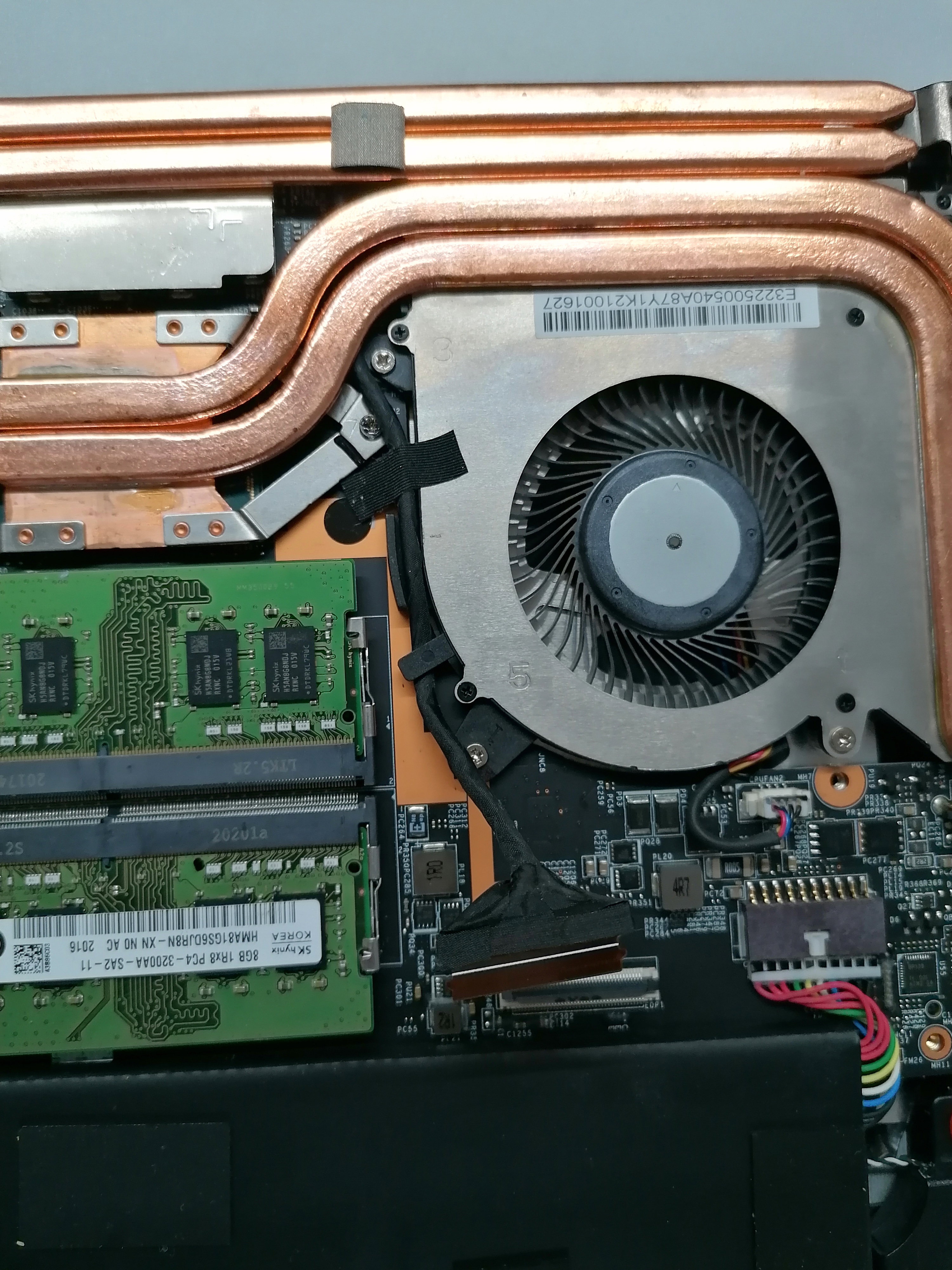 Quand la Technologie A Besoin d'Aide: Images de Réparations d'Ordinateurs