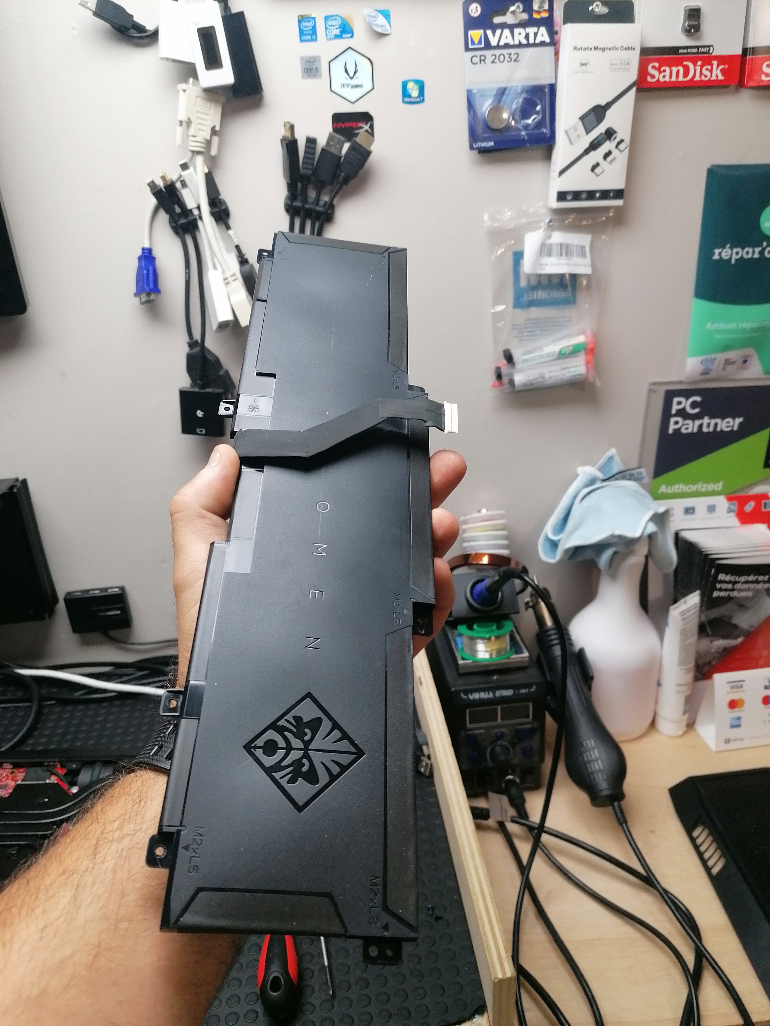 Quand la Technologie A Besoin d'Aide: Images de Réparations d'Ordinateurs