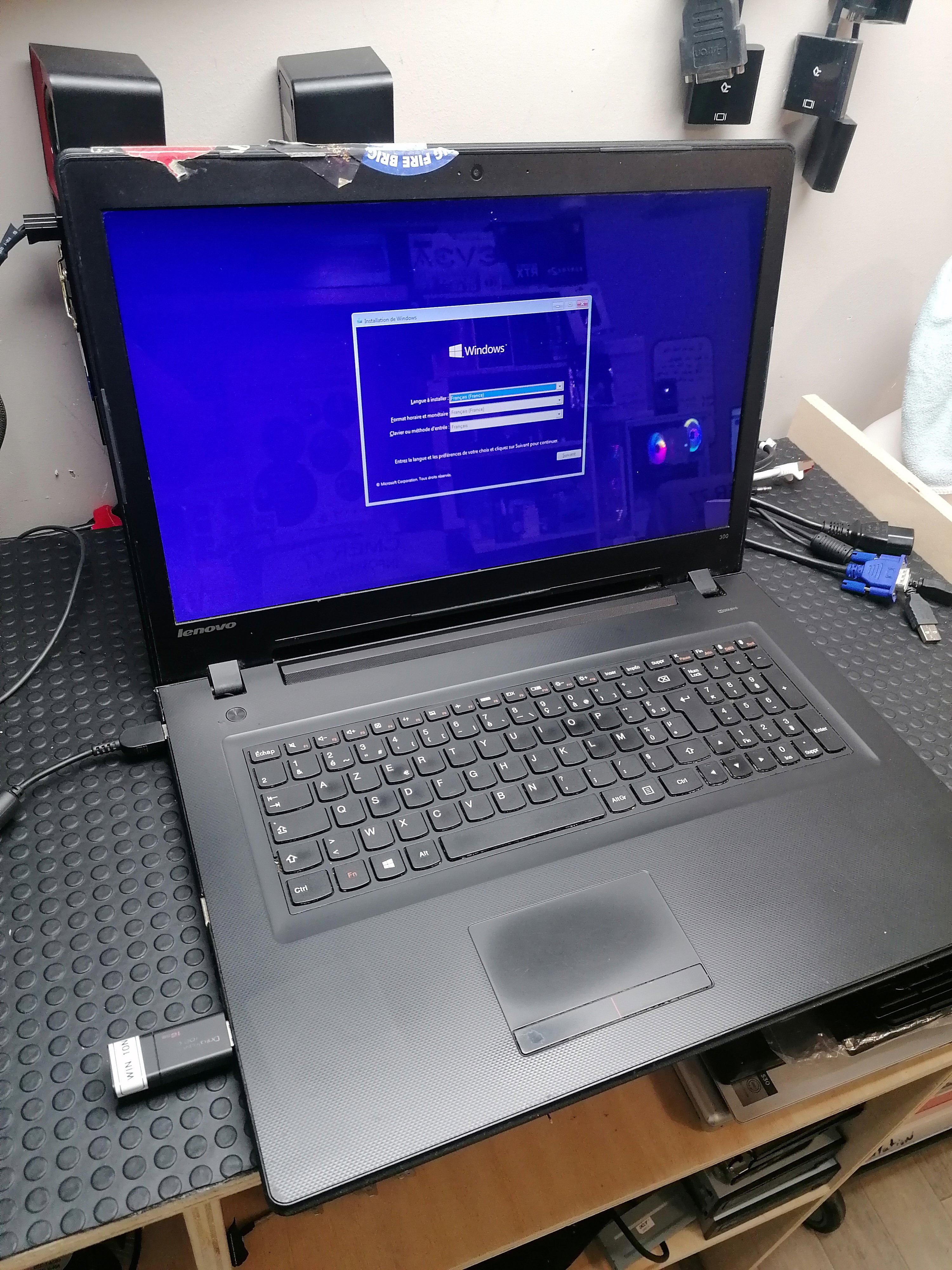 Quand la Technologie A Besoin d'Aide: Images de Réparations d'Ordinateurs