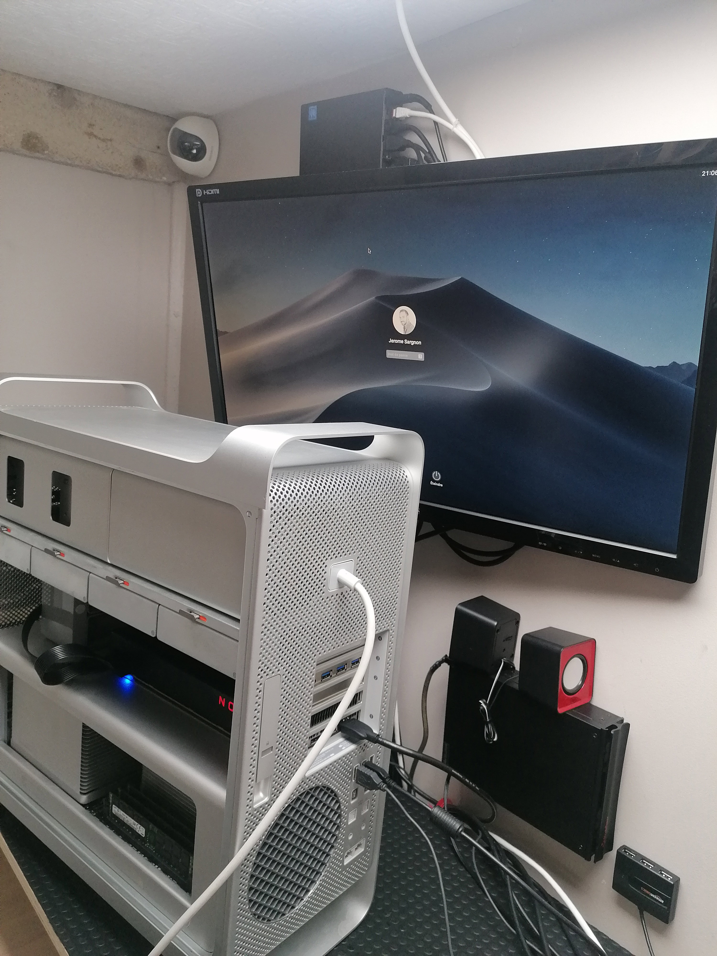 Quand la Technologie A Besoin d'Aide: Images de Réparations d'Ordinateurs