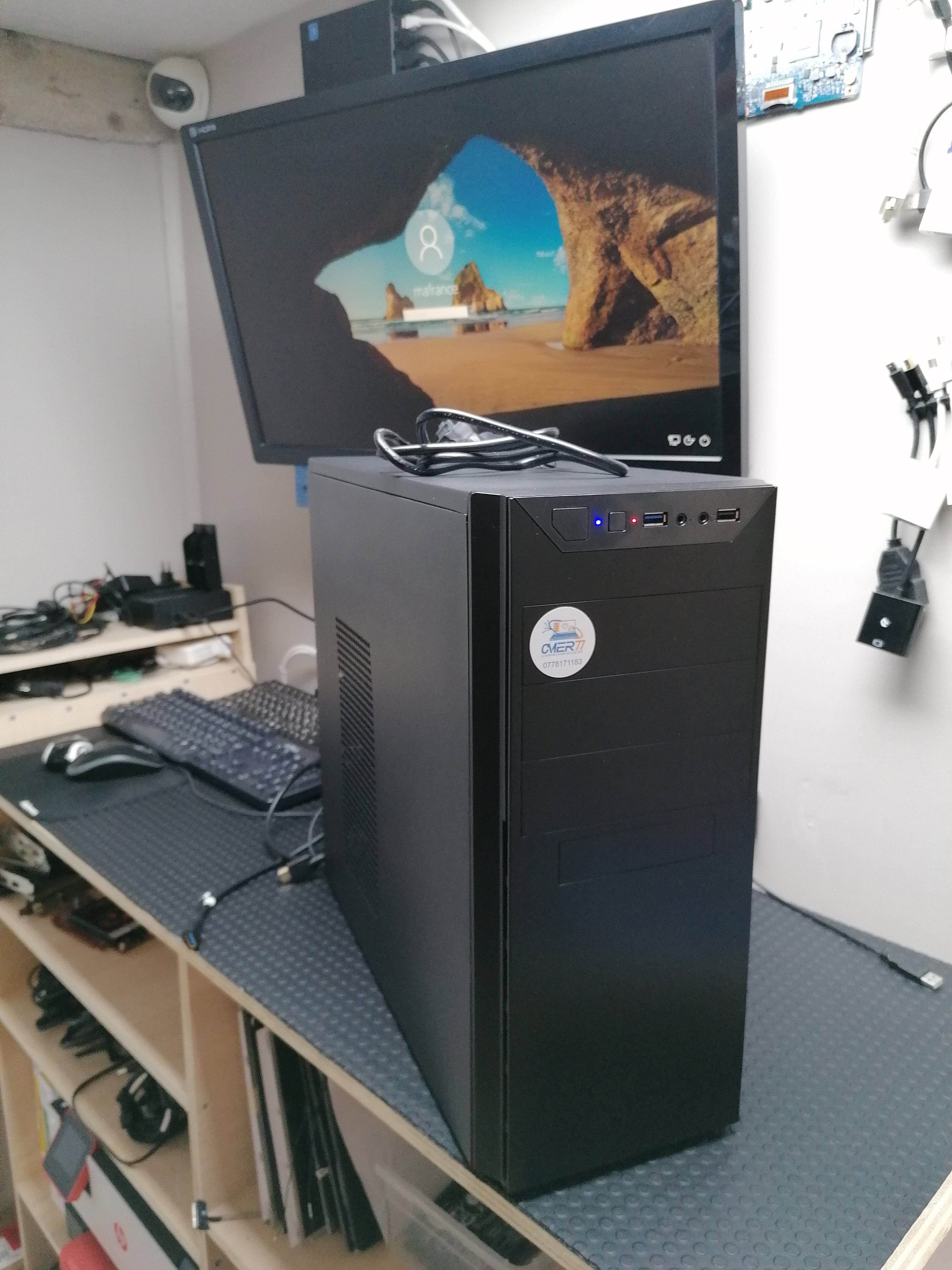 Quand la Technologie A Besoin d'Aide: Images de Réparations d'Ordinateurs