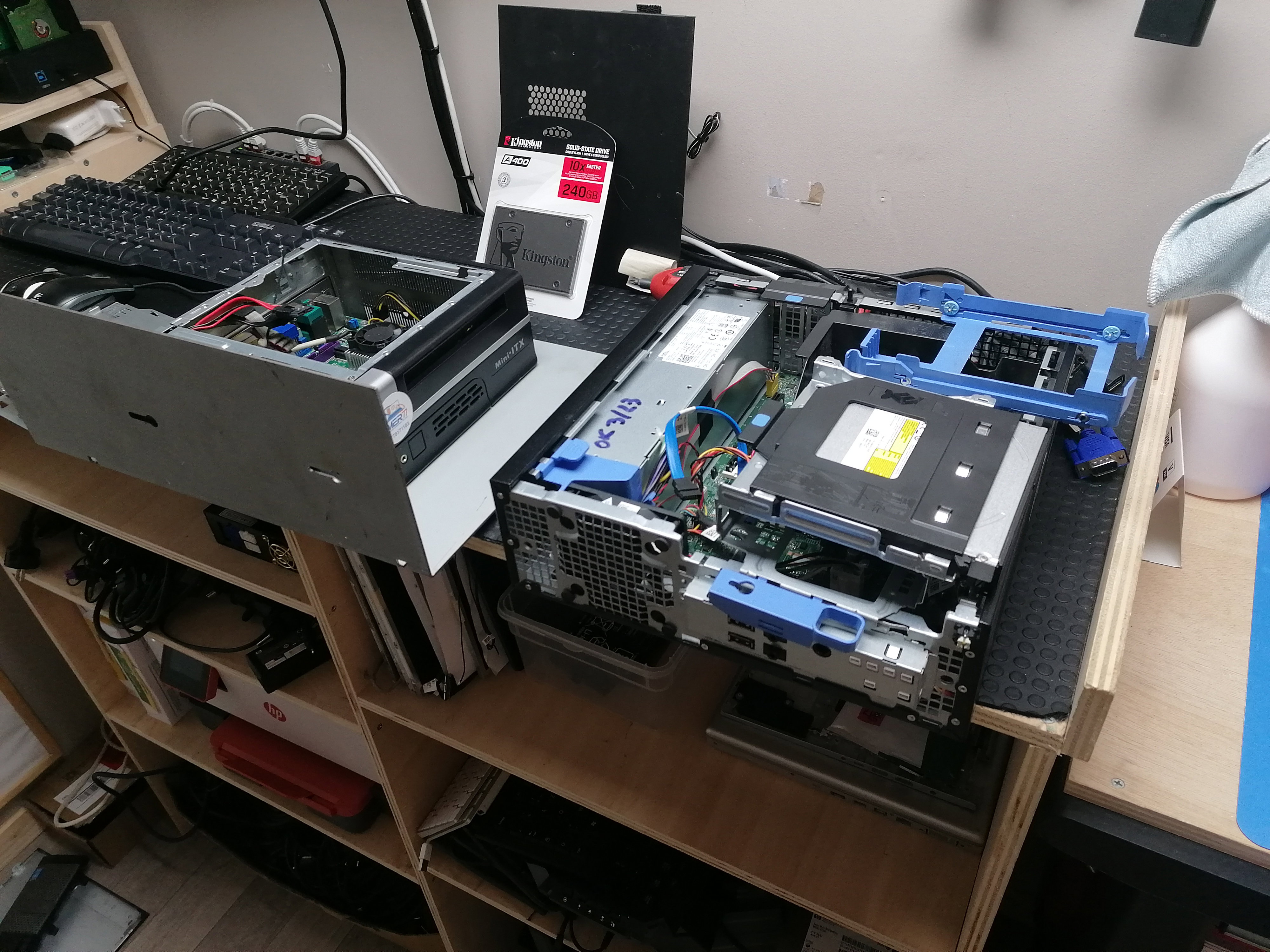 Quand la Technologie A Besoin d'Aide: Images de Réparations d'Ordinateurs