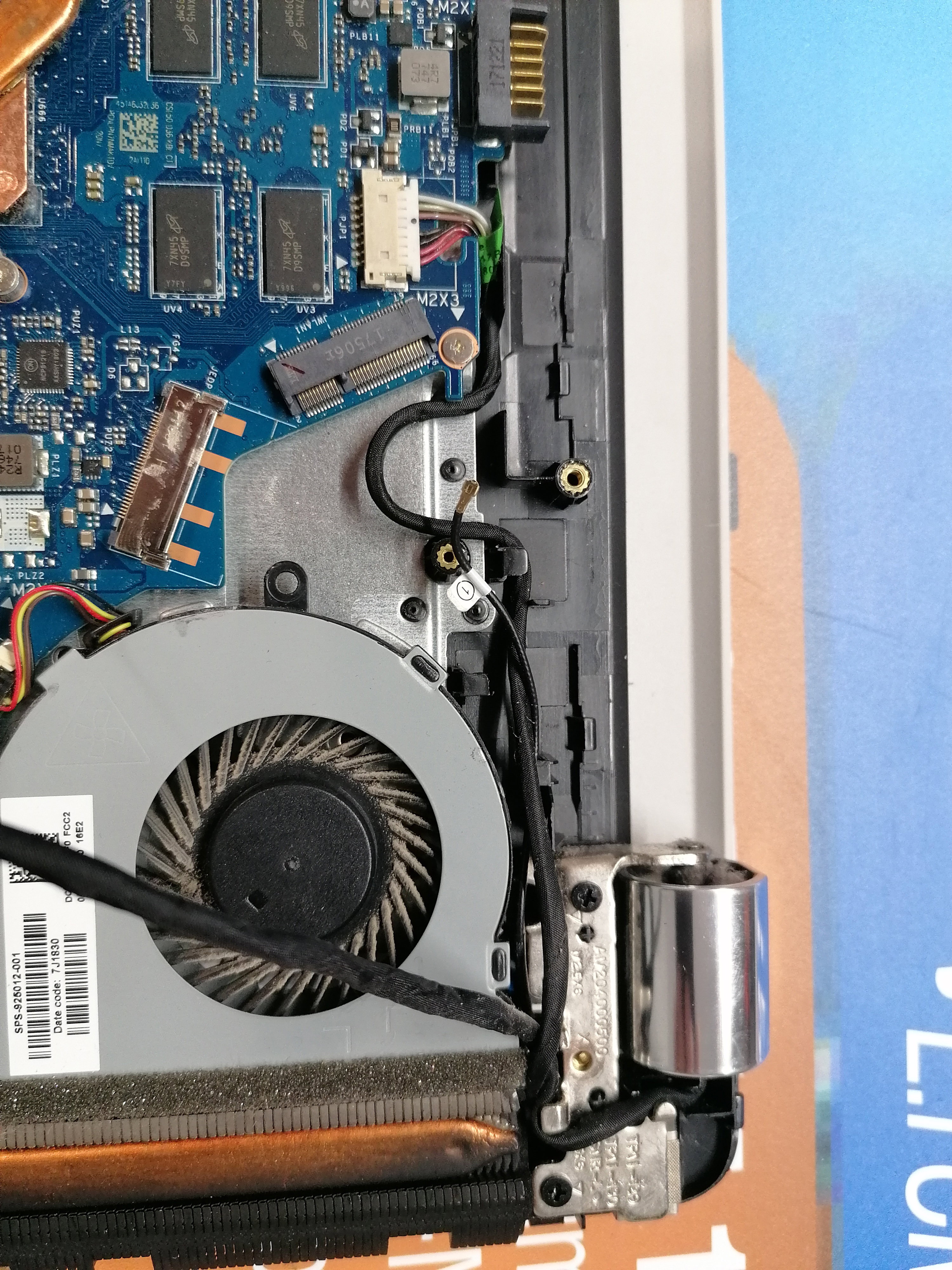 Quand la Technologie A Besoin d'Aide: Images de Réparations d'Ordinateurs