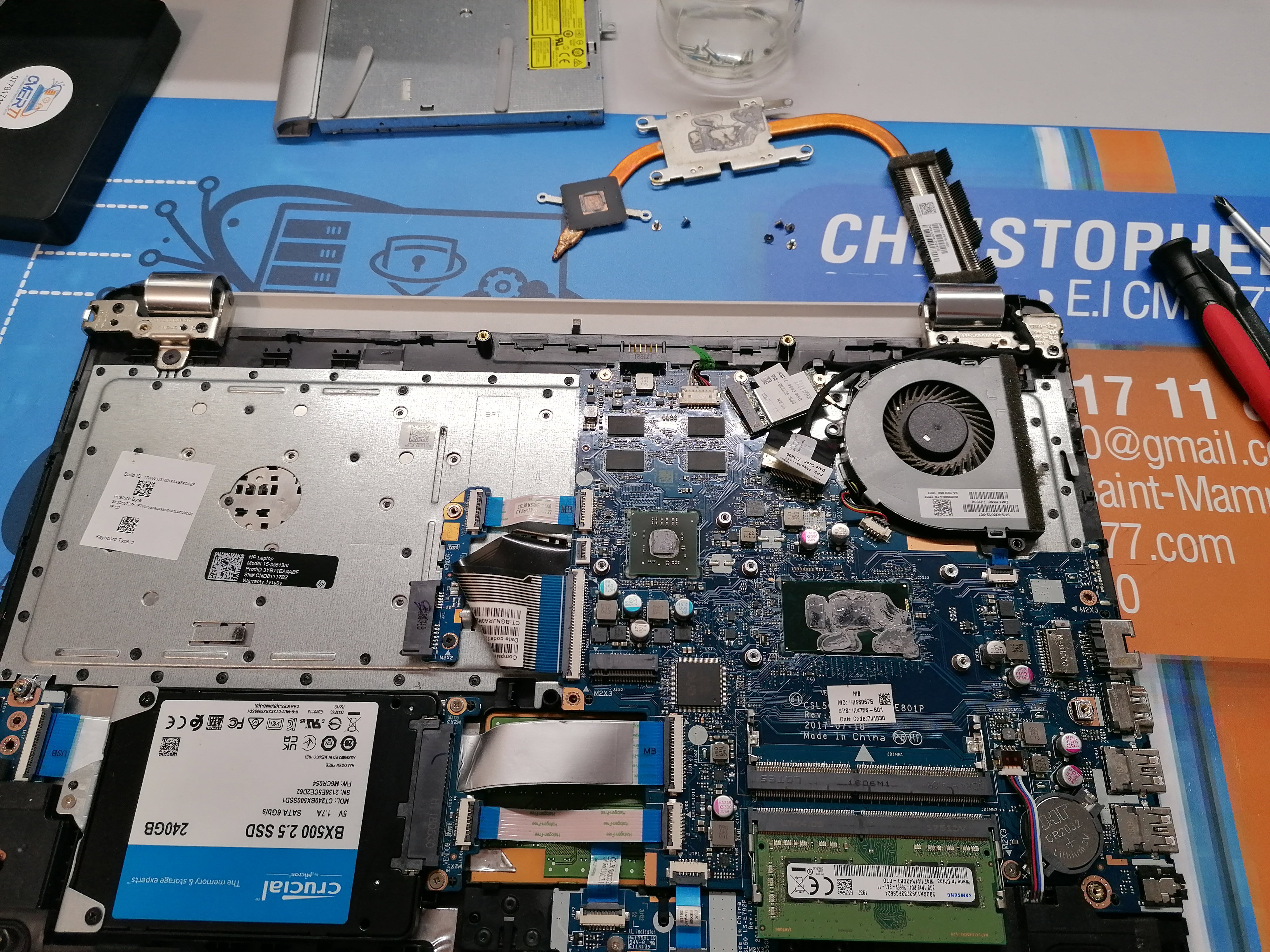 Quand la Technologie A Besoin d'Aide: Images de Réparations d'Ordinateurs