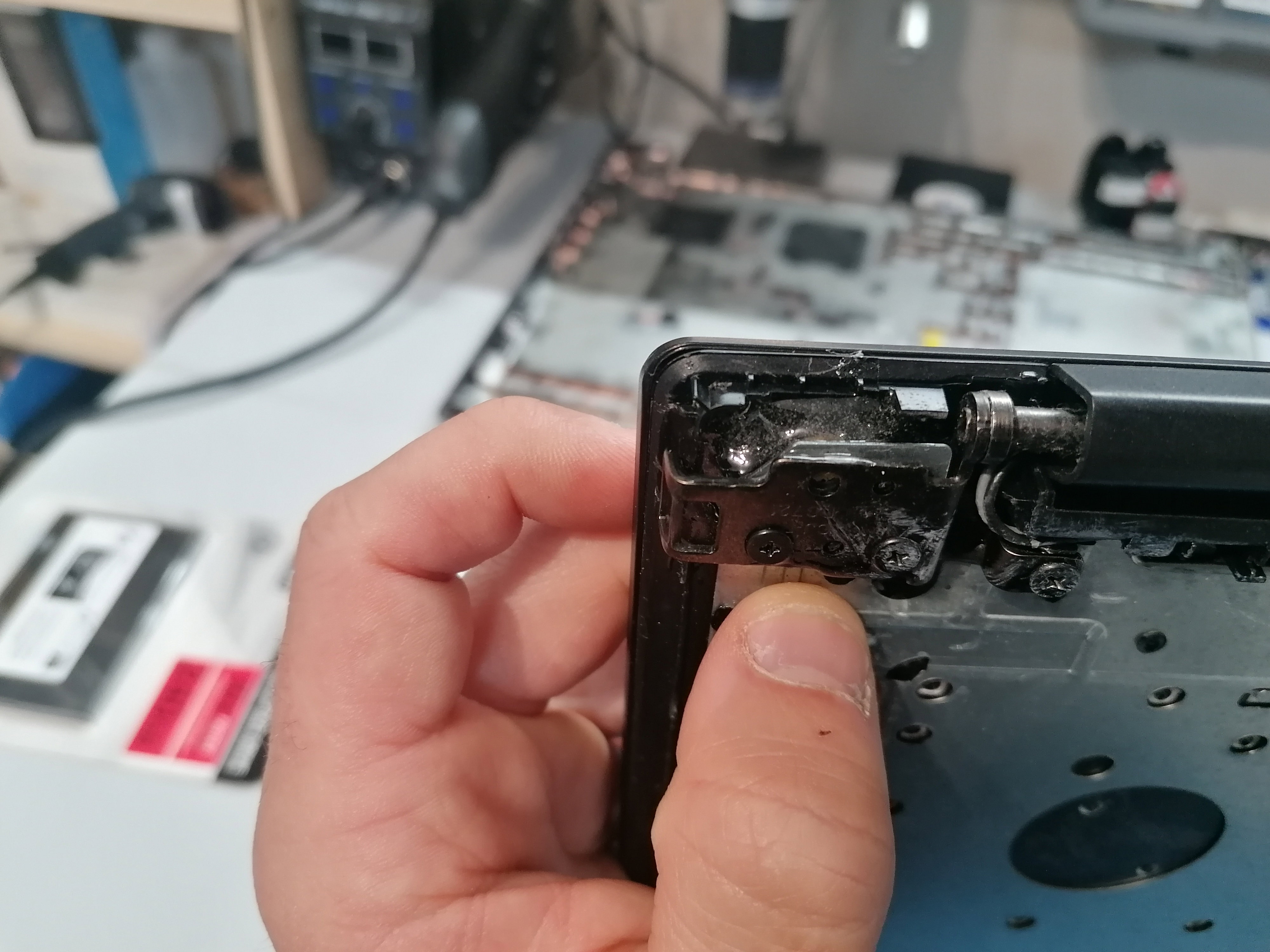 Quand la Technologie A Besoin d'Aide: Images de Réparations d'Ordinateurs