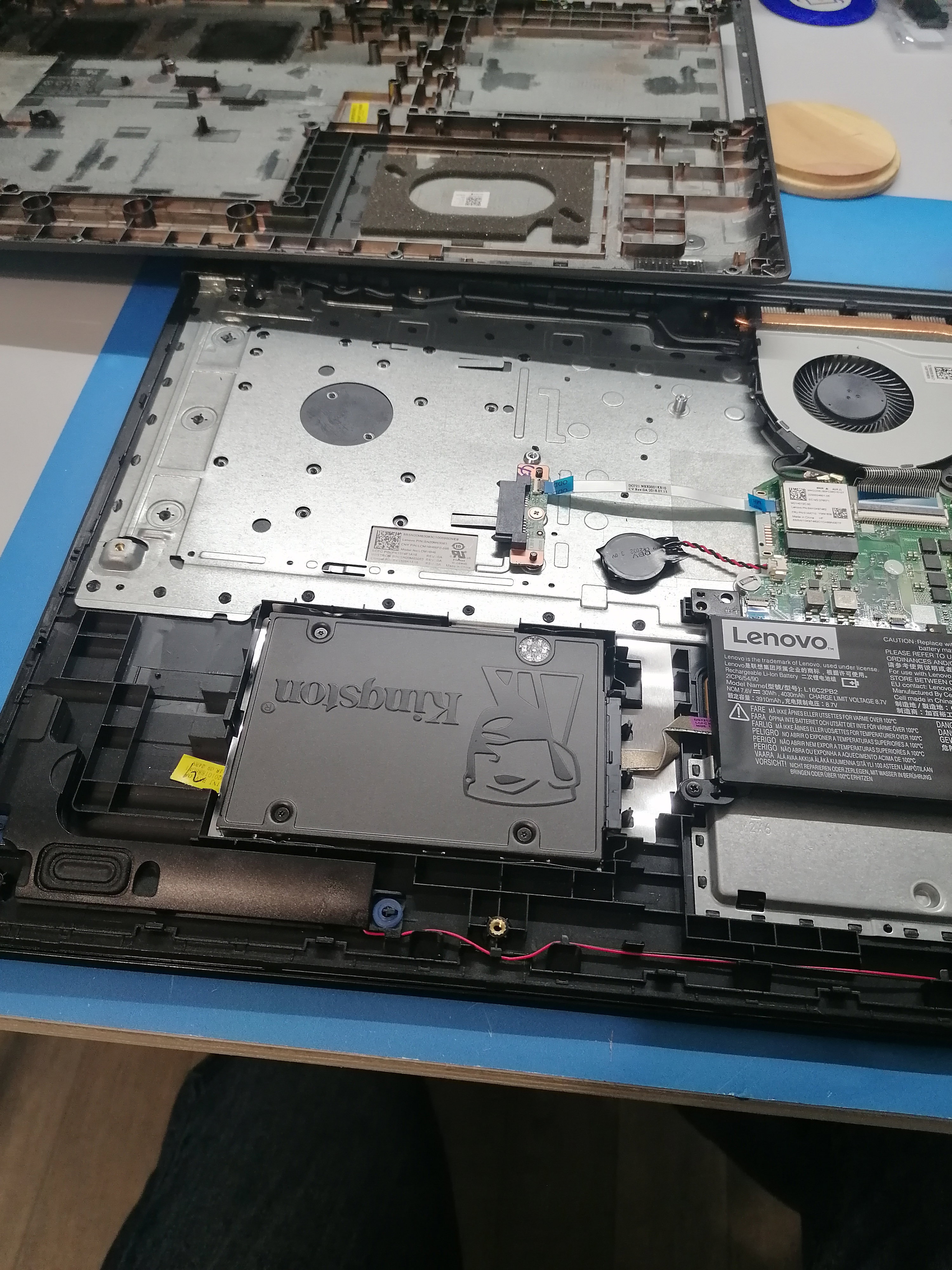 Quand la Technologie A Besoin d'Aide: Images de Réparations d'Ordinateurs