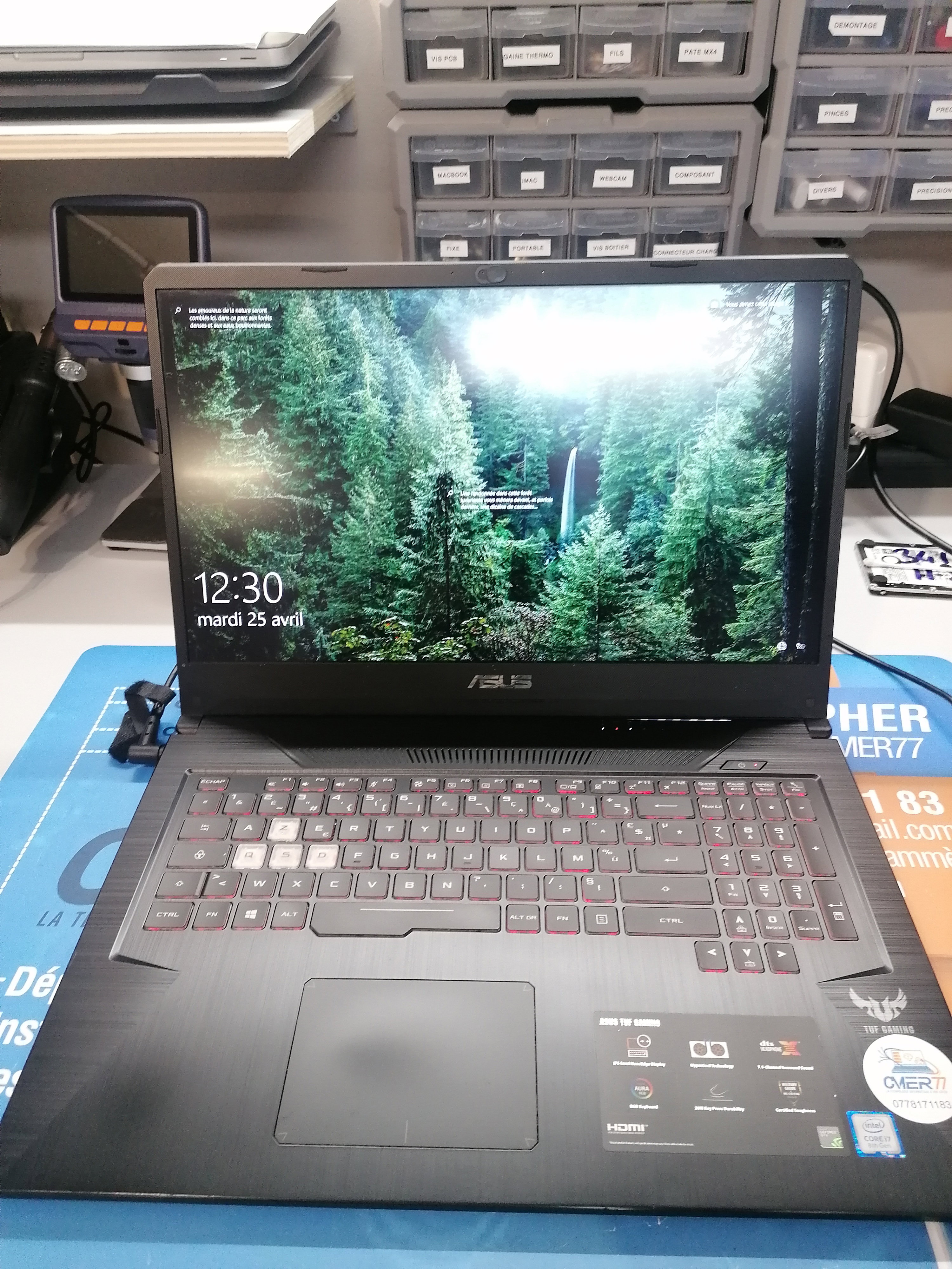 Quand la Technologie A Besoin d'Aide: Images de Réparations d'Ordinateurs