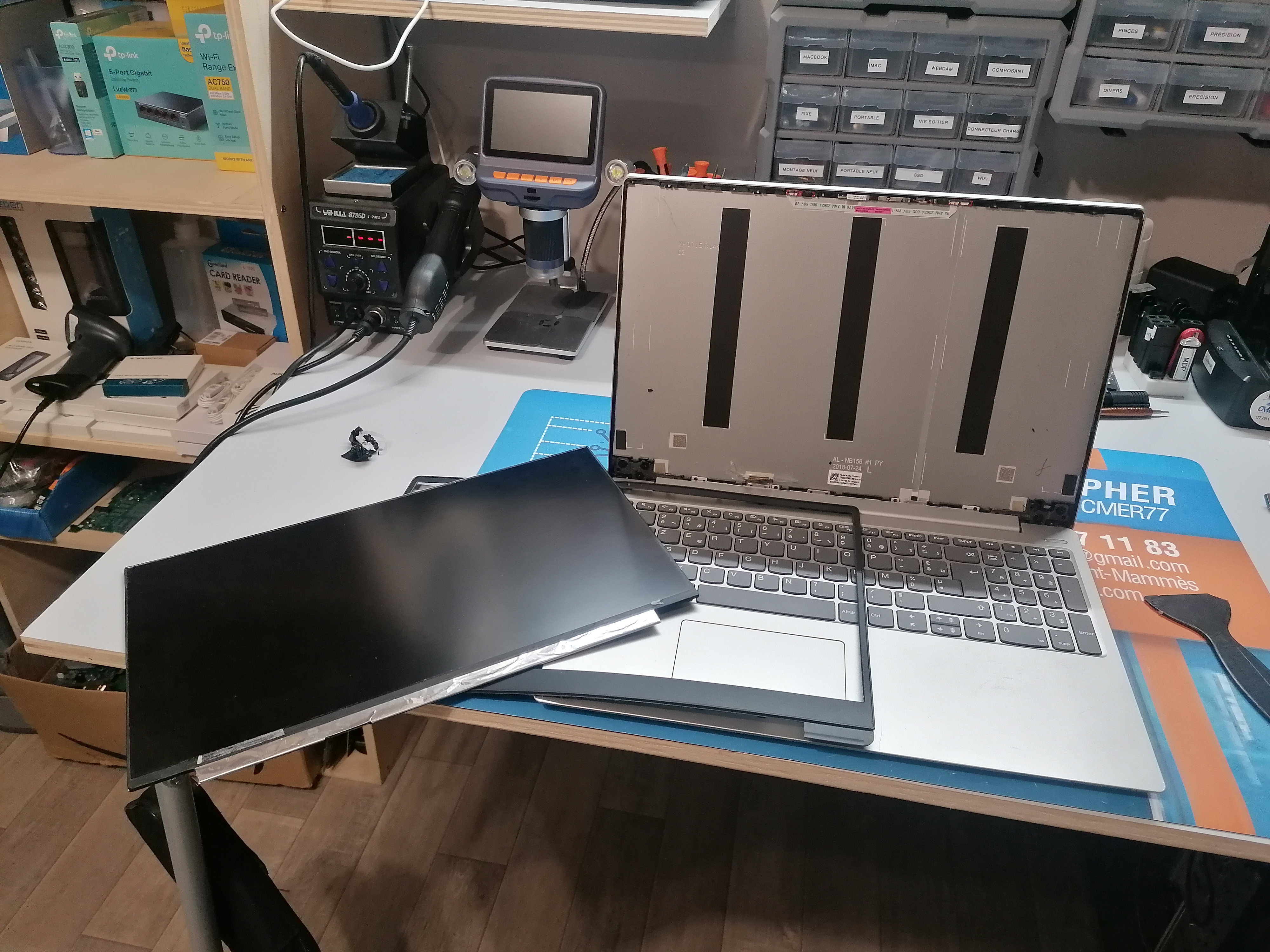 Quand la Technologie A Besoin d'Aide: Images de Réparations d'Ordinateurs