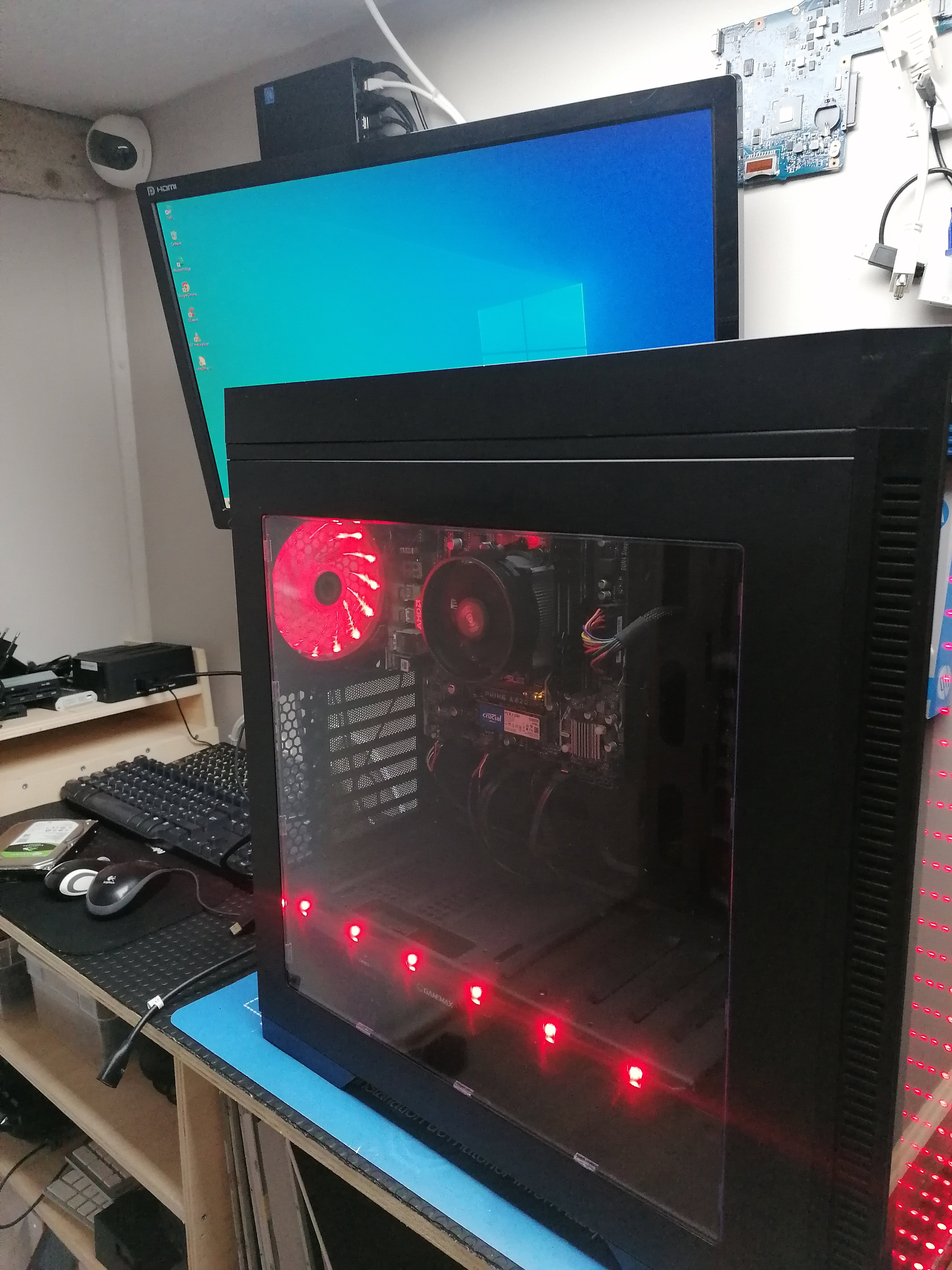 Quand la Technologie A Besoin d'Aide: Images de Réparations d'Ordinateurs