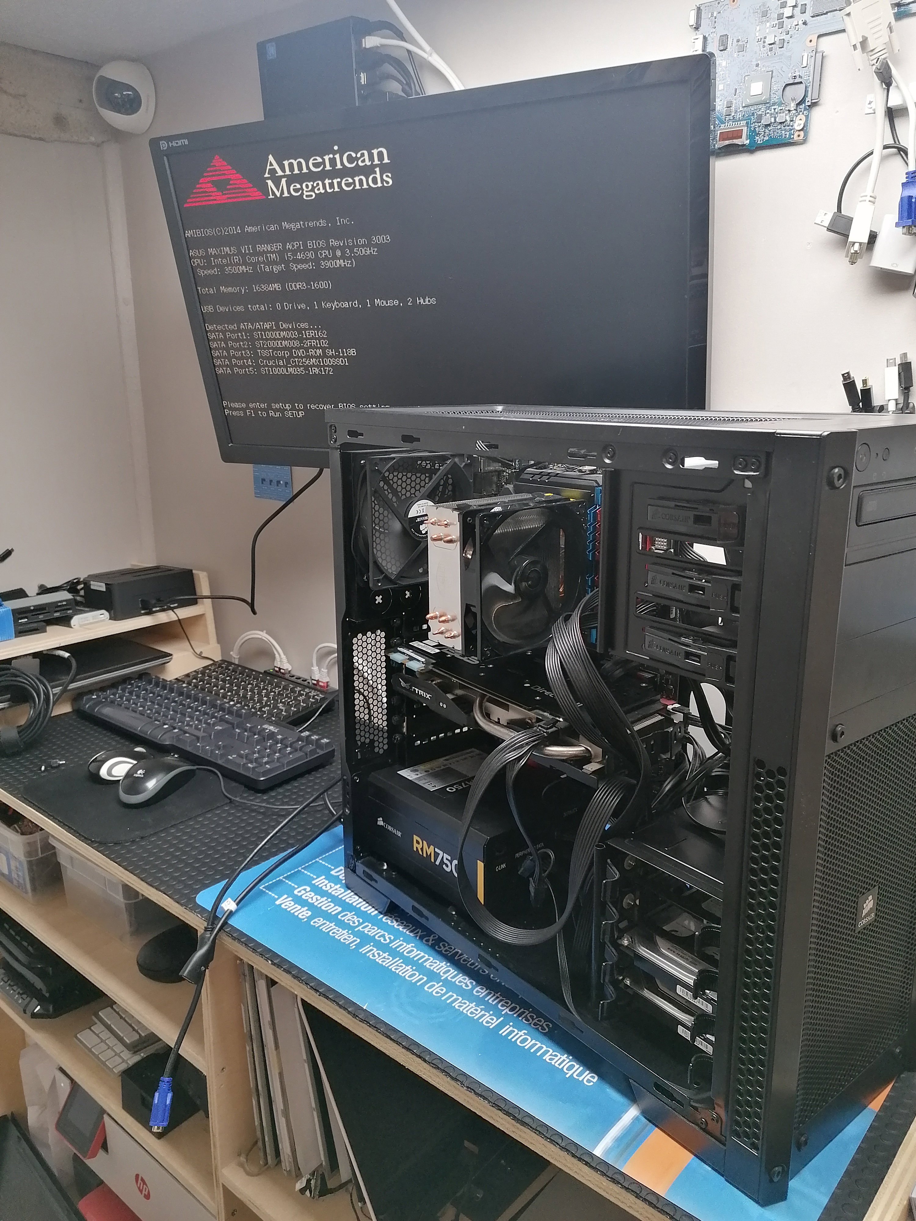 Quand la Technologie A Besoin d'Aide: Images de Réparations d'Ordinateurs