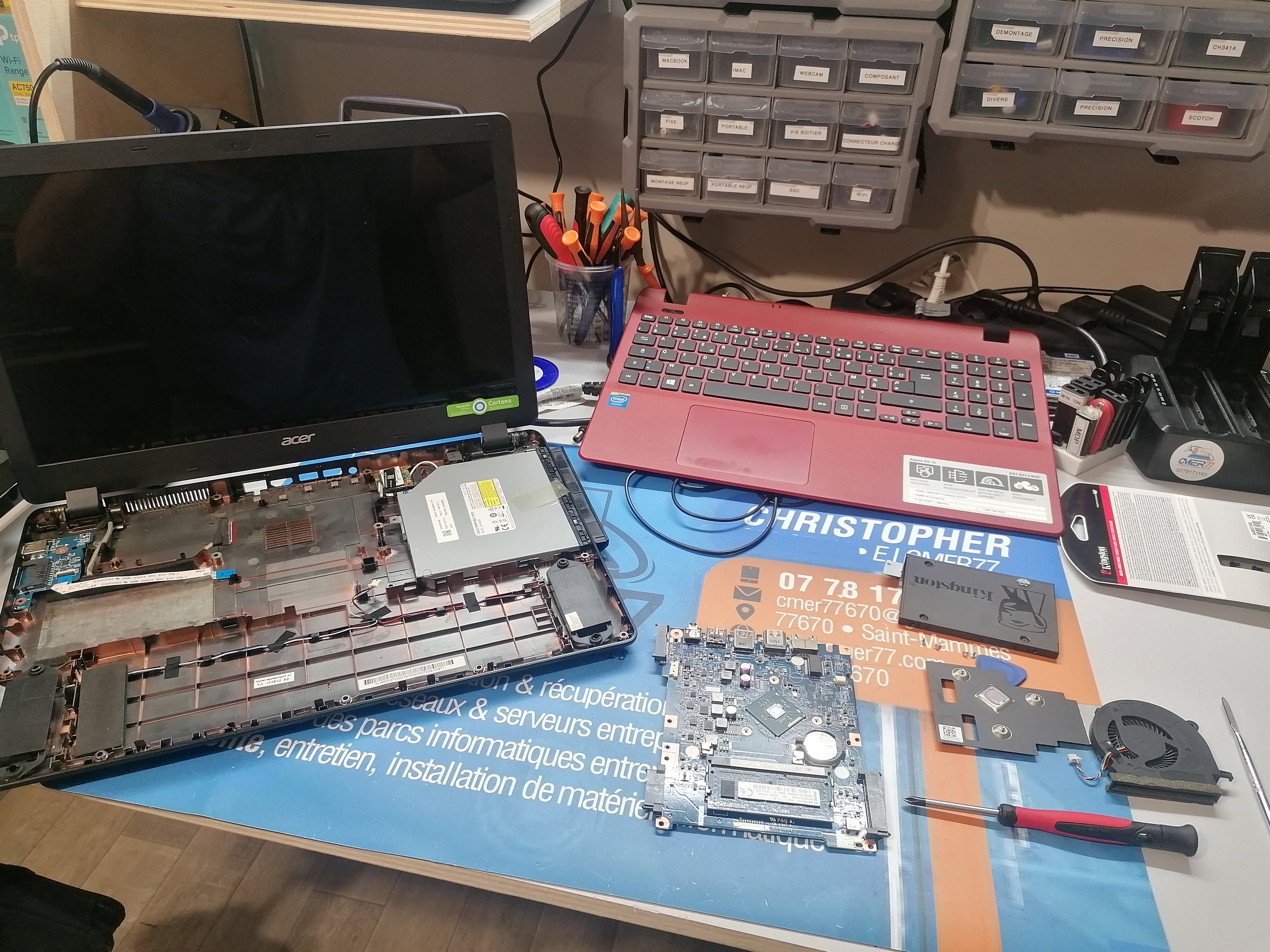 Quand la Technologie A Besoin d'Aide: Images de Réparations d'Ordinateurs