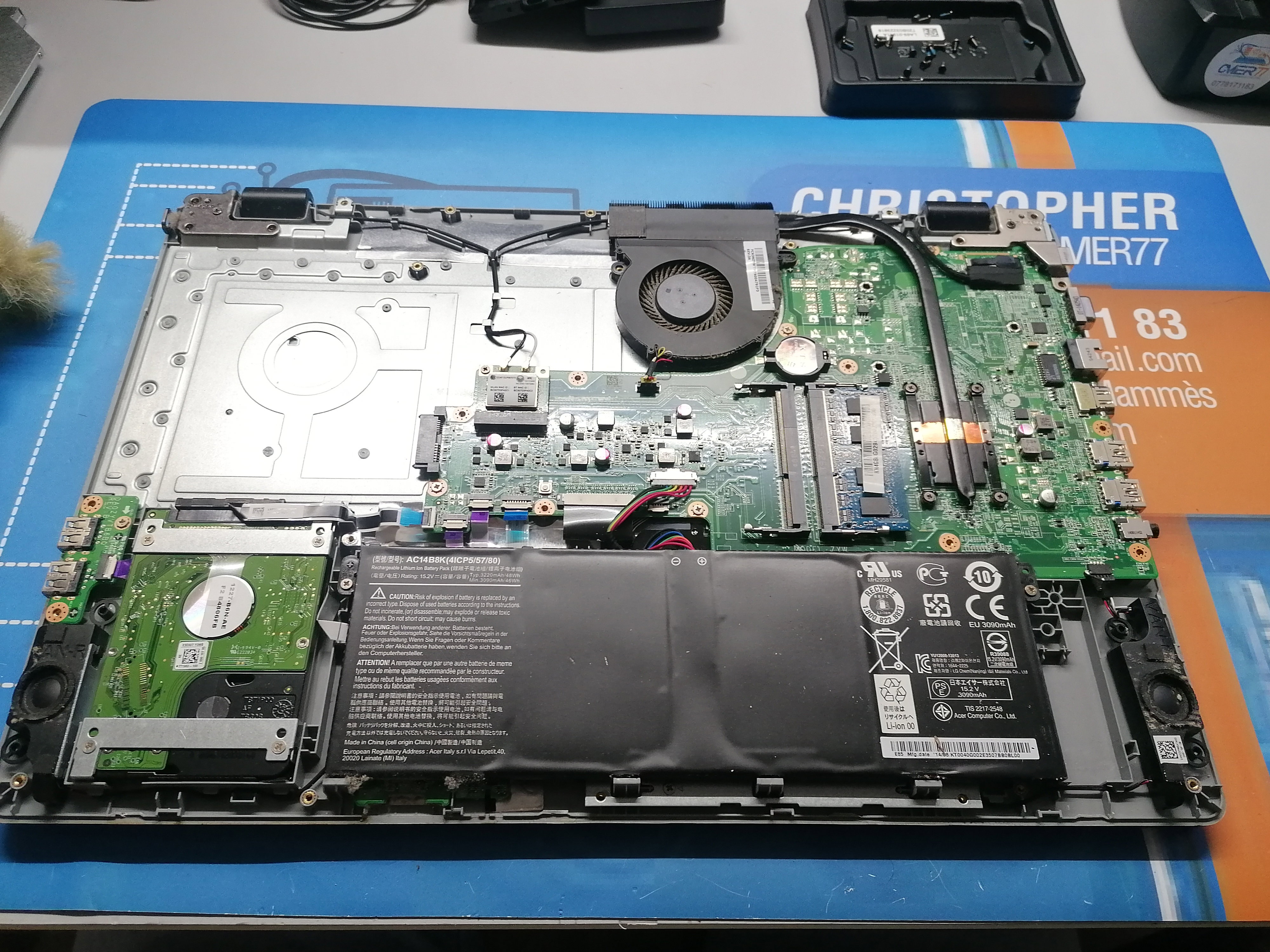 Quand la Technologie A Besoin d'Aide: Images de Réparations d'Ordinateurs