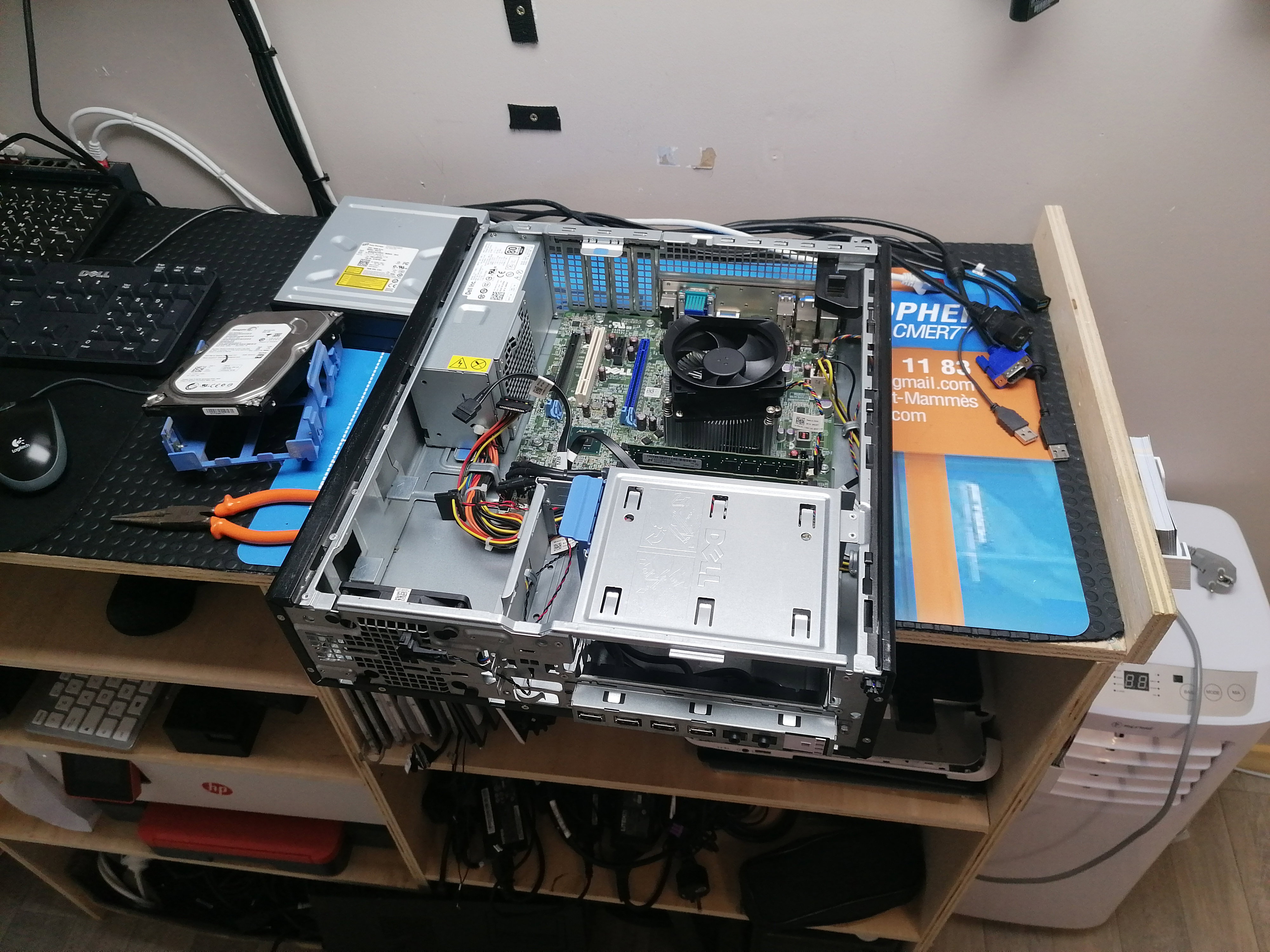 Quand la Technologie A Besoin d'Aide: Images de Réparations d'Ordinateurs