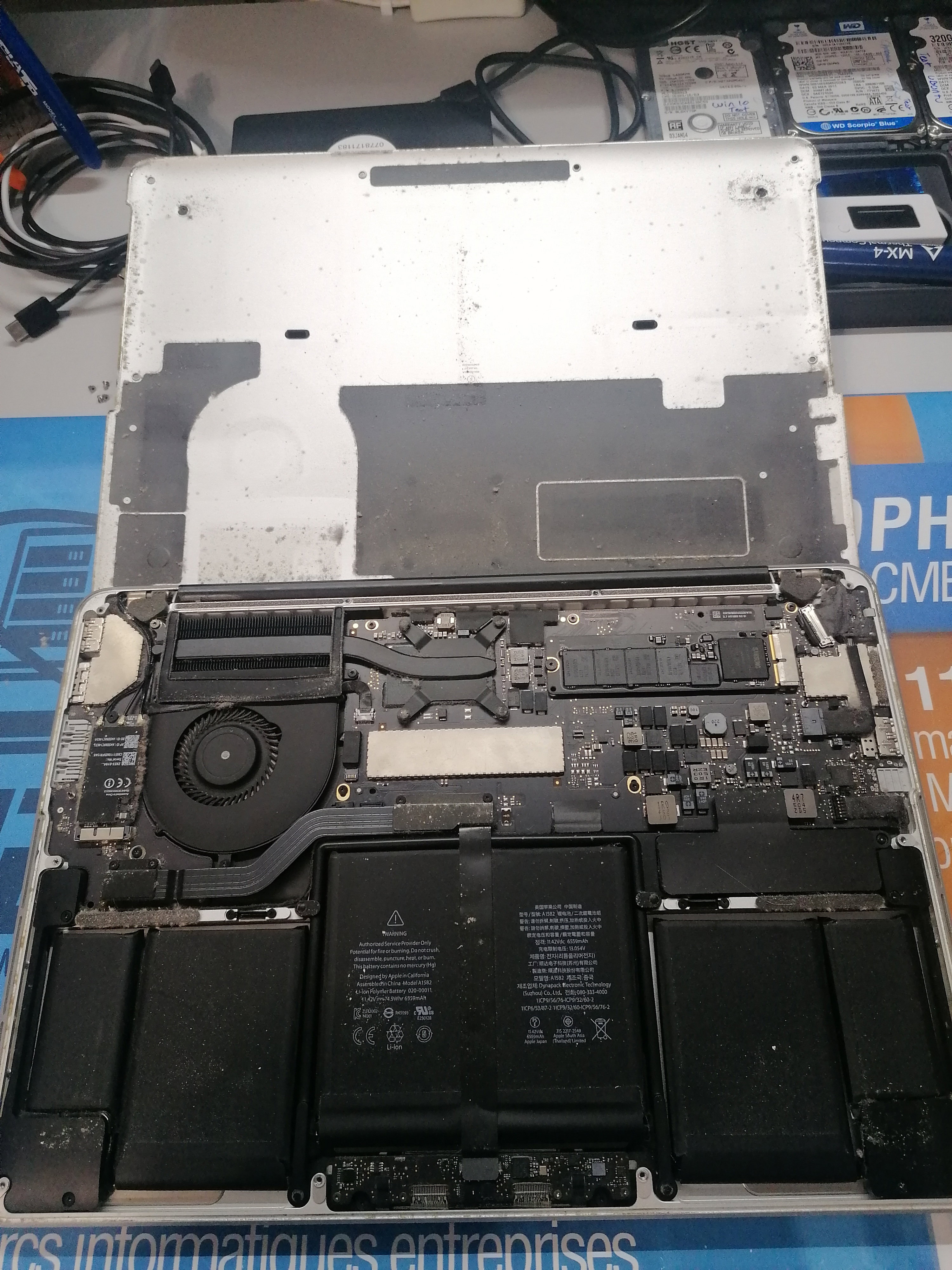 Quand la Technologie A Besoin d'Aide: Images de Réparations d'Ordinateurs