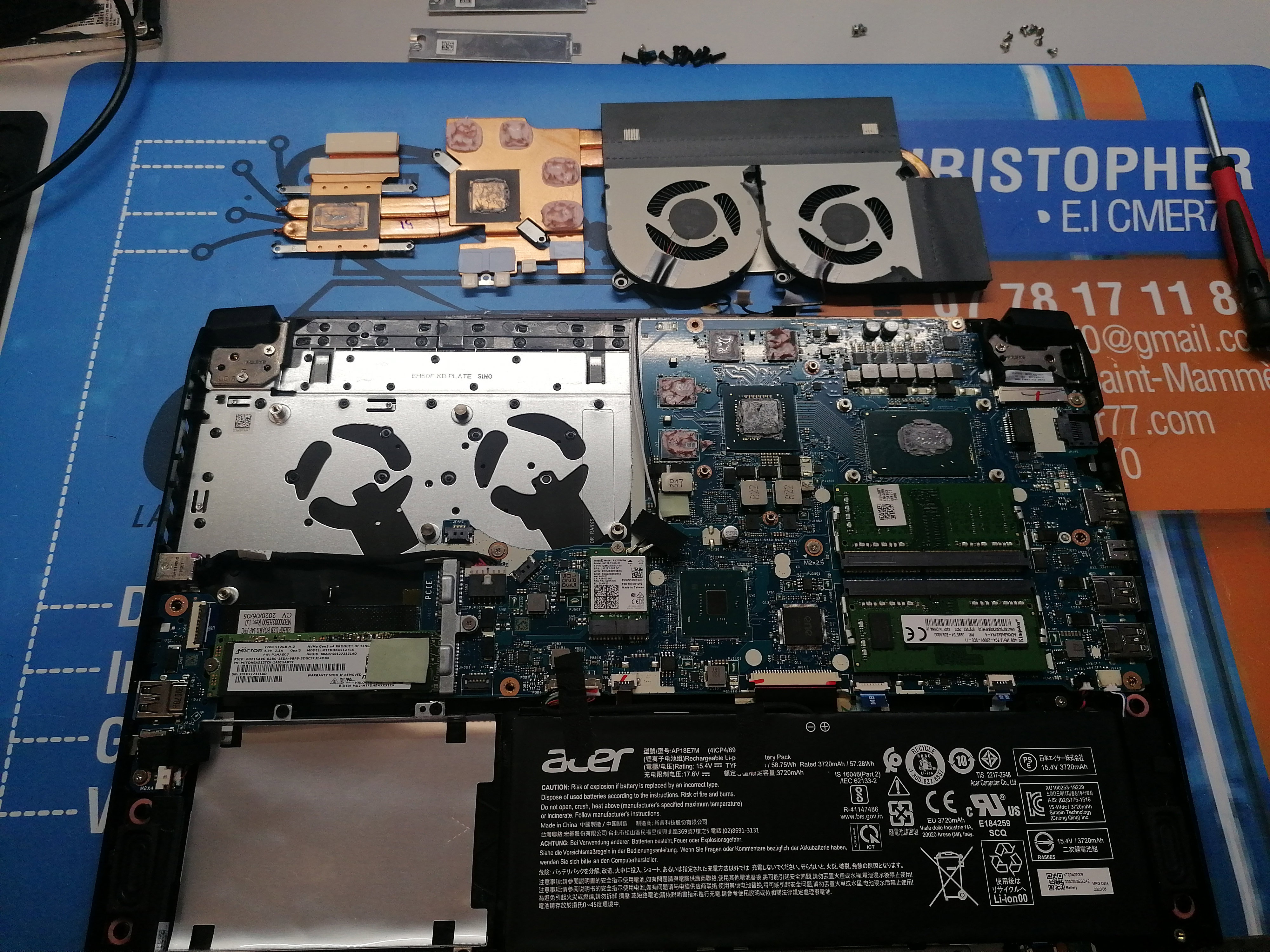 Quand la Technologie A Besoin d'Aide: Images de Réparations d'Ordinateurs