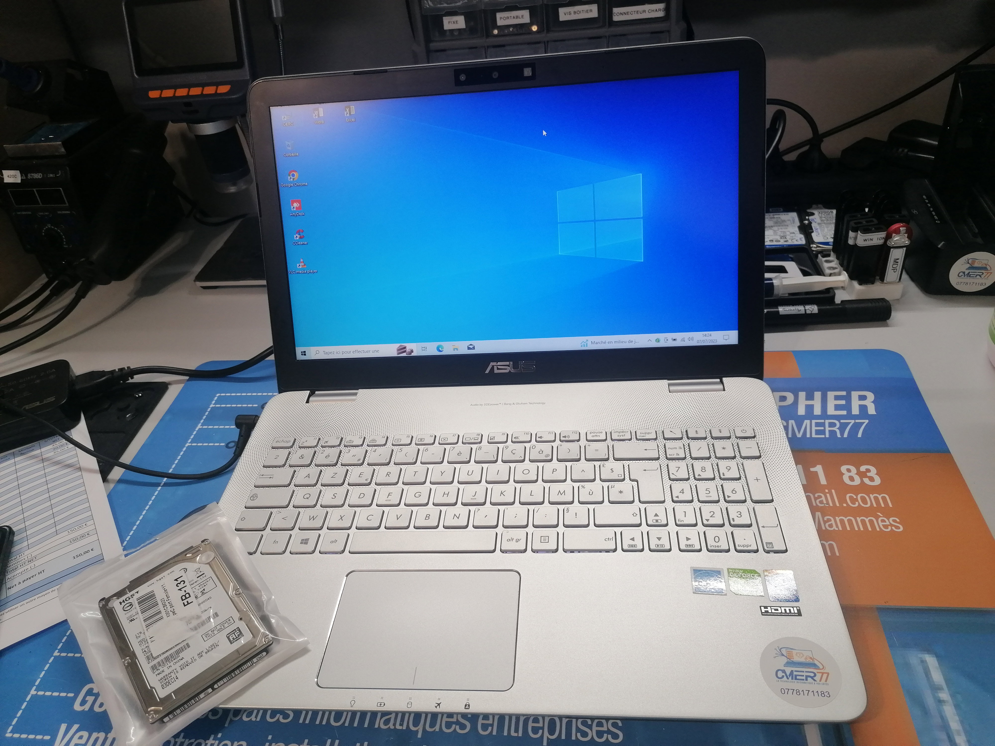 Quand la Technologie A Besoin d'Aide: Images de Réparations d'Ordinateurs