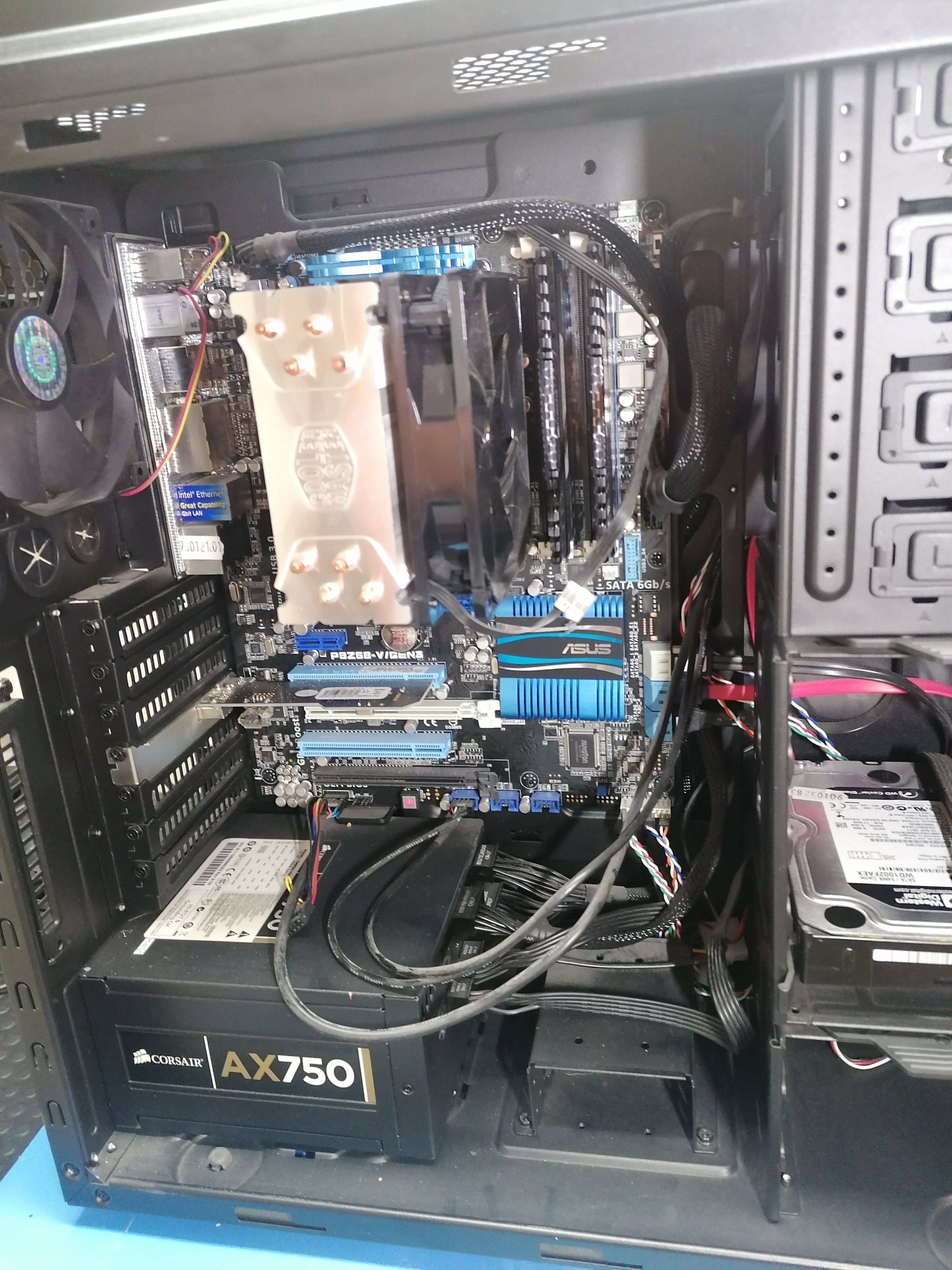 Quand la Technologie A Besoin d'Aide: Images de Réparations d'Ordinateurs