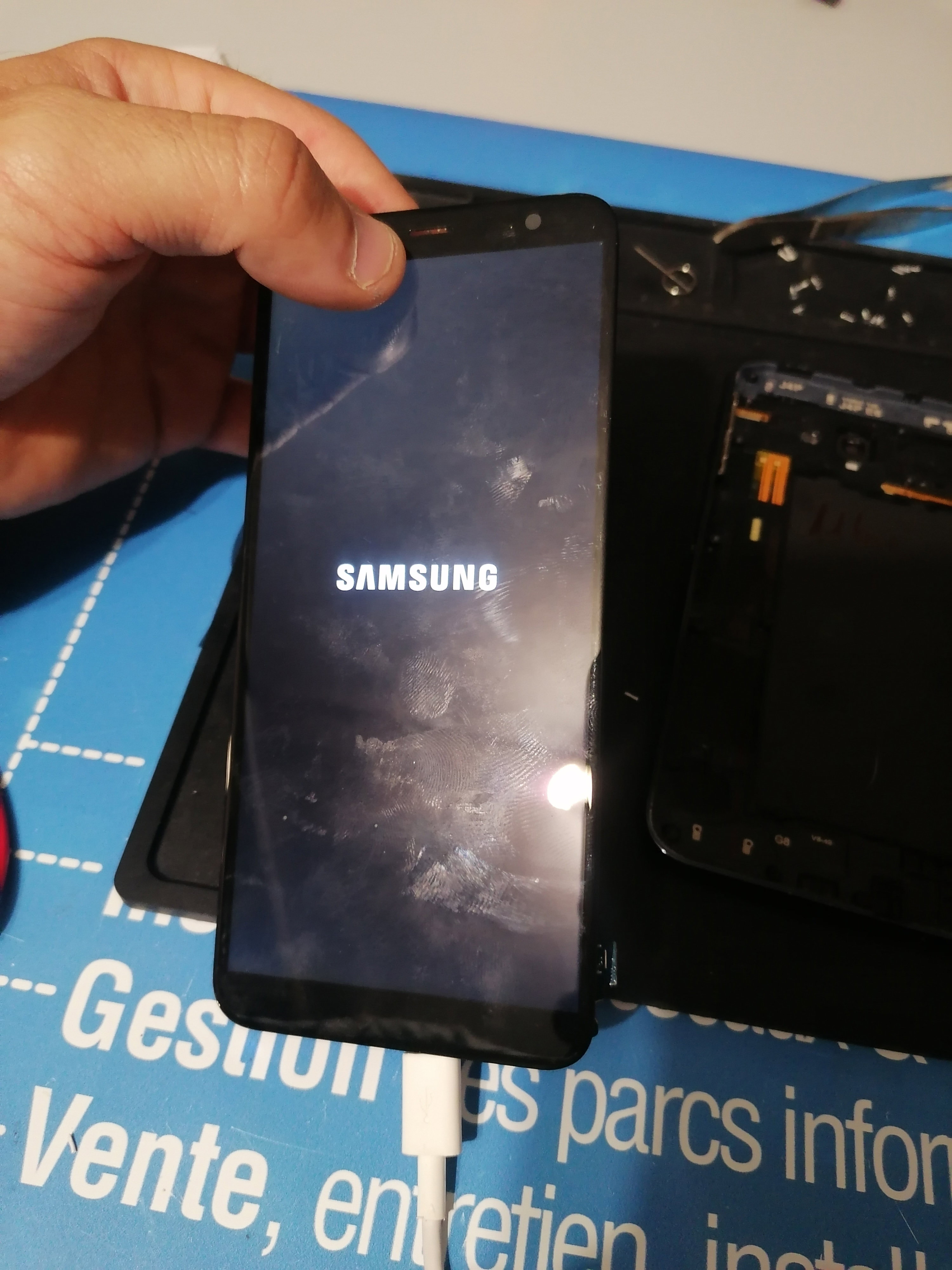 Au Coeur de la Technologie : Photos de Micro-Soudure Réparatrice