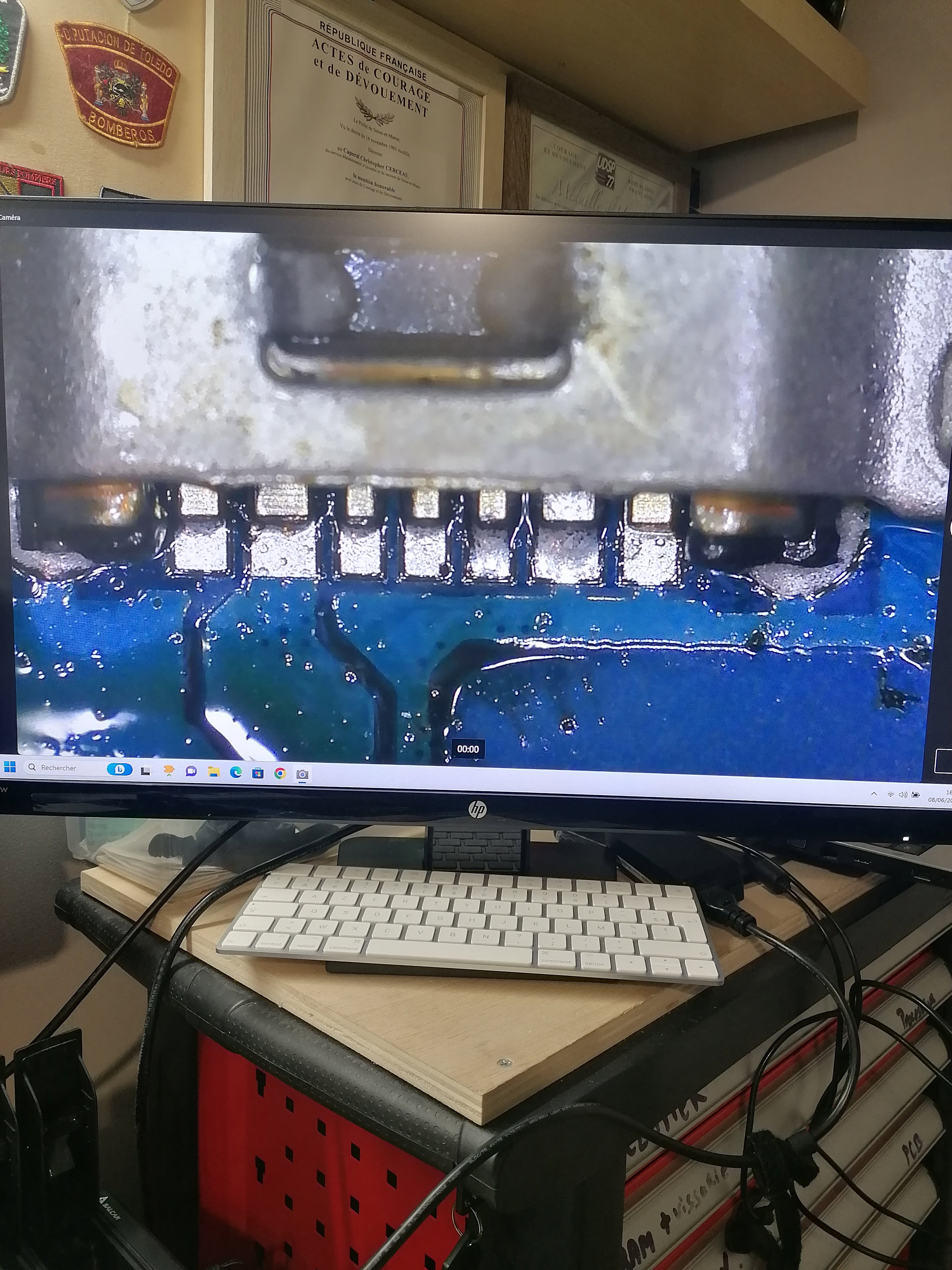 Au Coeur de la Technologie : Photos de Micro-Soudure Réparatrice