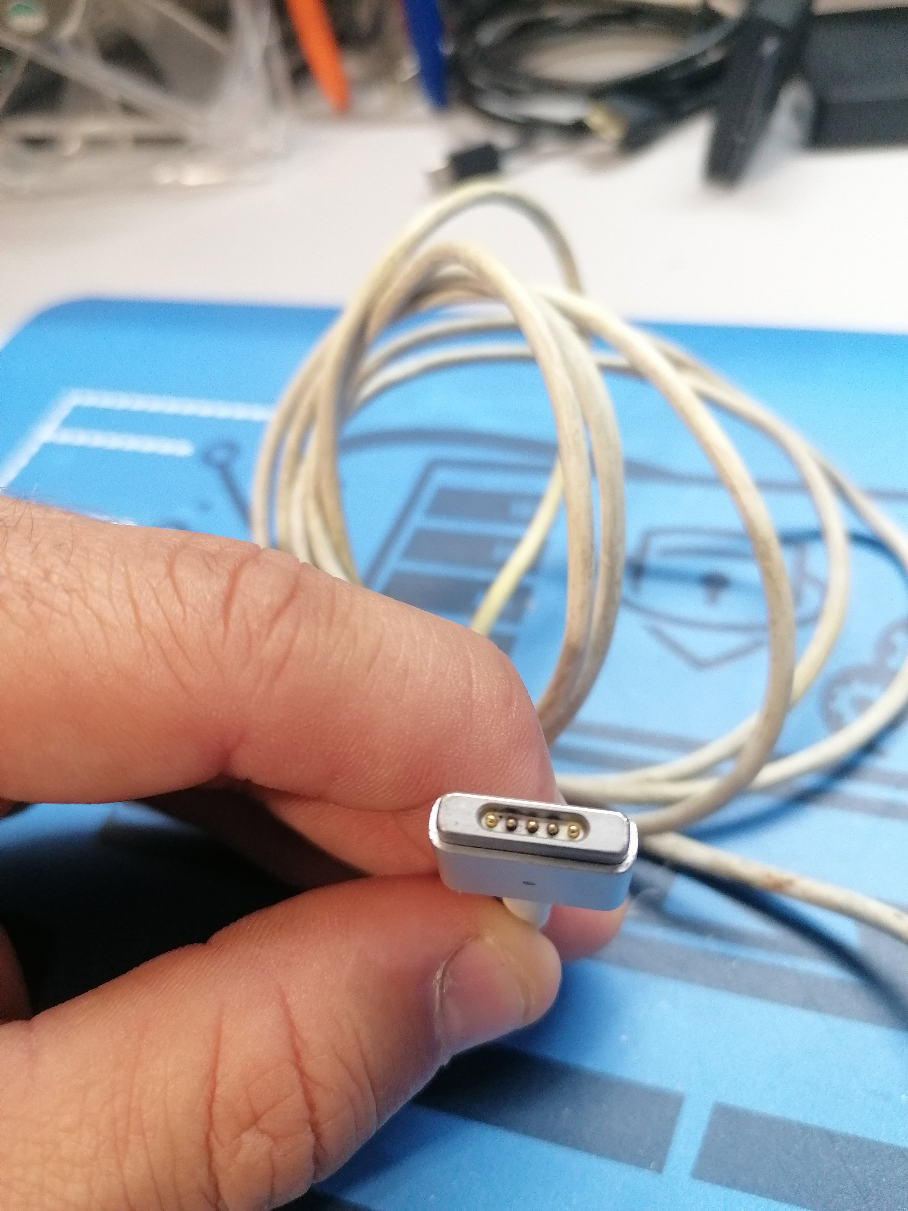 Au Coeur de la Technologie : Photos de Micro-Soudure Réparatrice