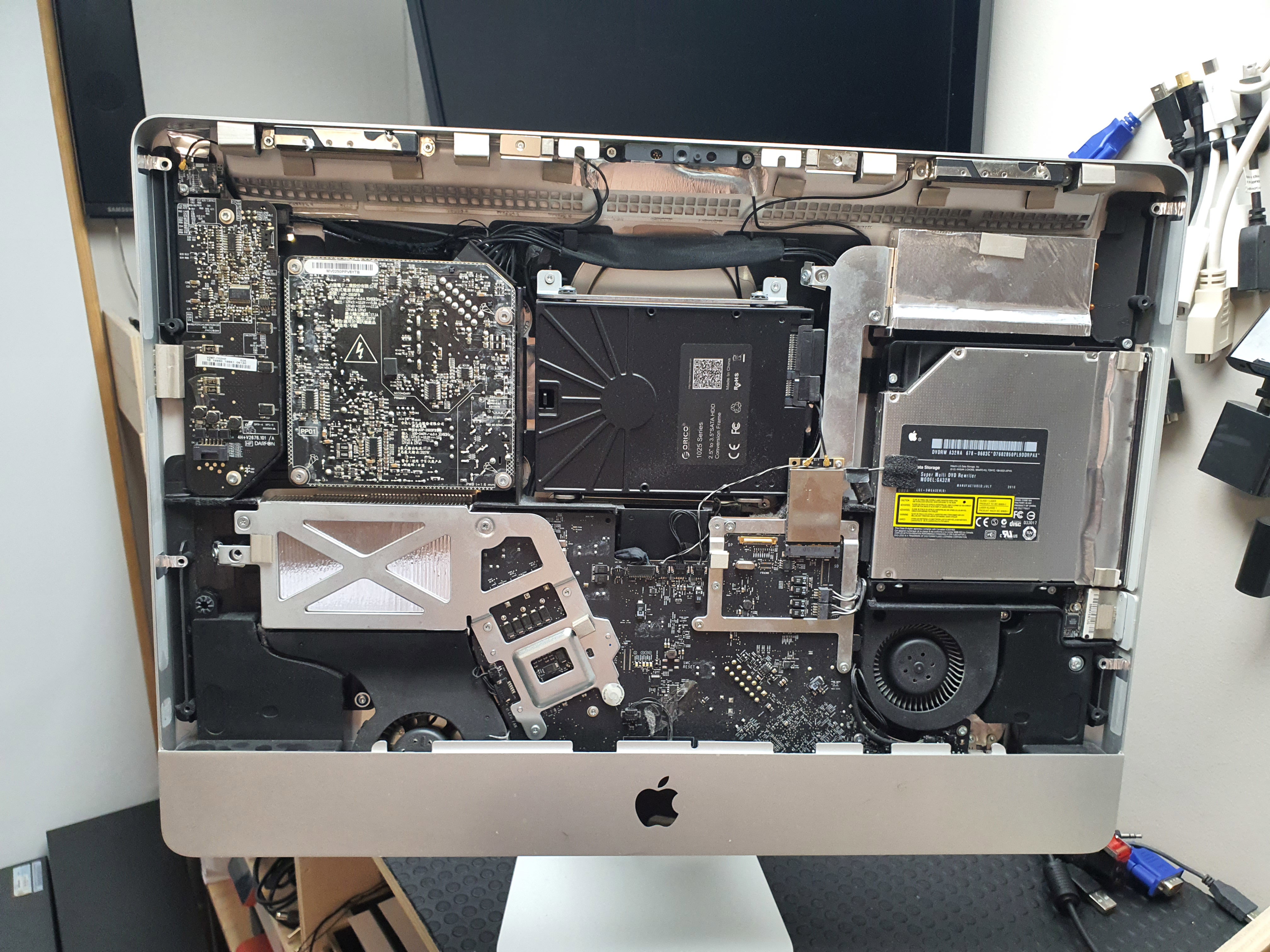 Quand la Technologie A Besoin d'Aide: Images de Réparations d'Ordinateurs