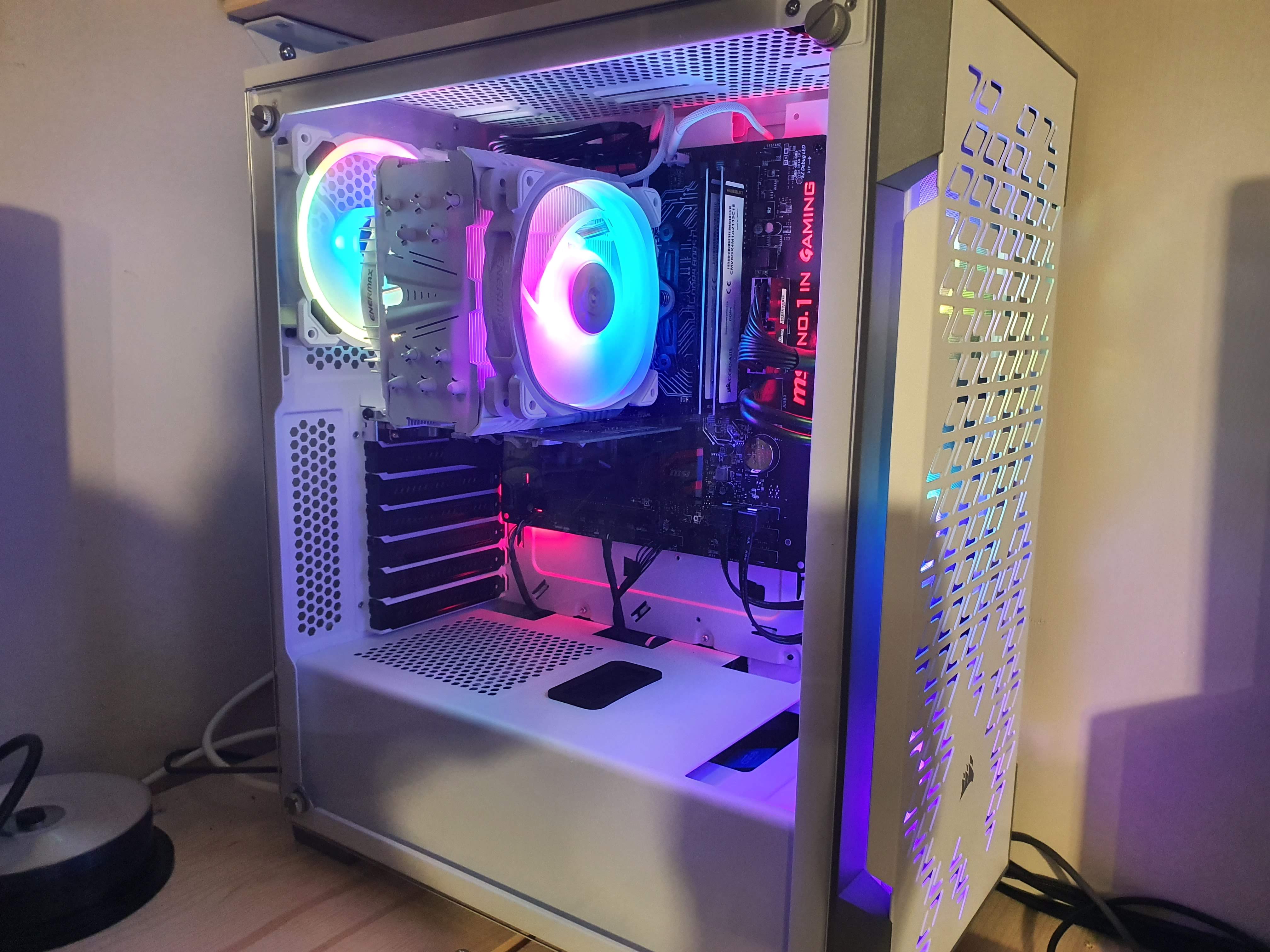 Quand la Technologie A Besoin d'Aide: Images de Réparations d'Ordinateurs