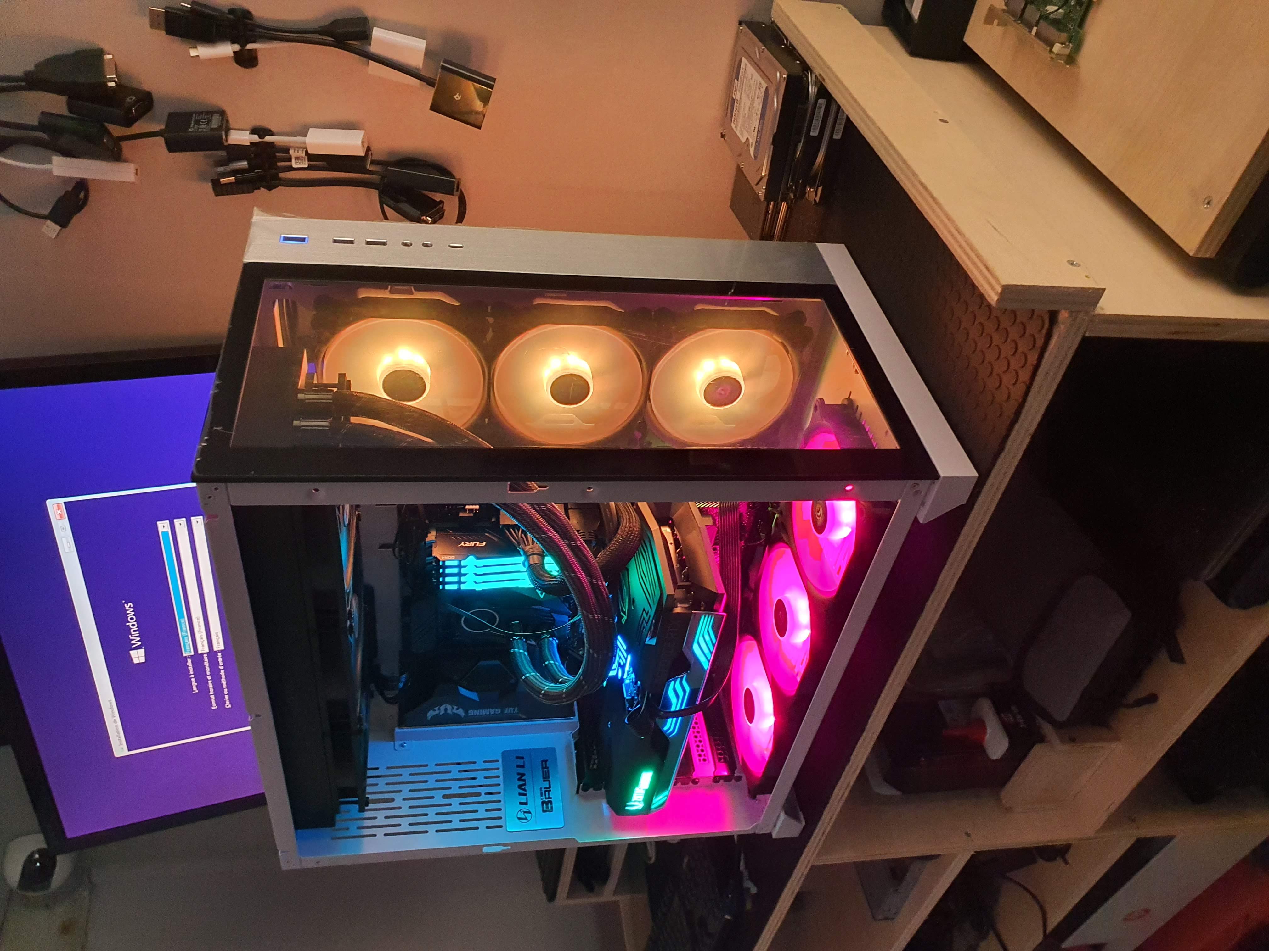 Quand la Technologie A Besoin d'Aide: Images de Réparations d'Ordinateurs