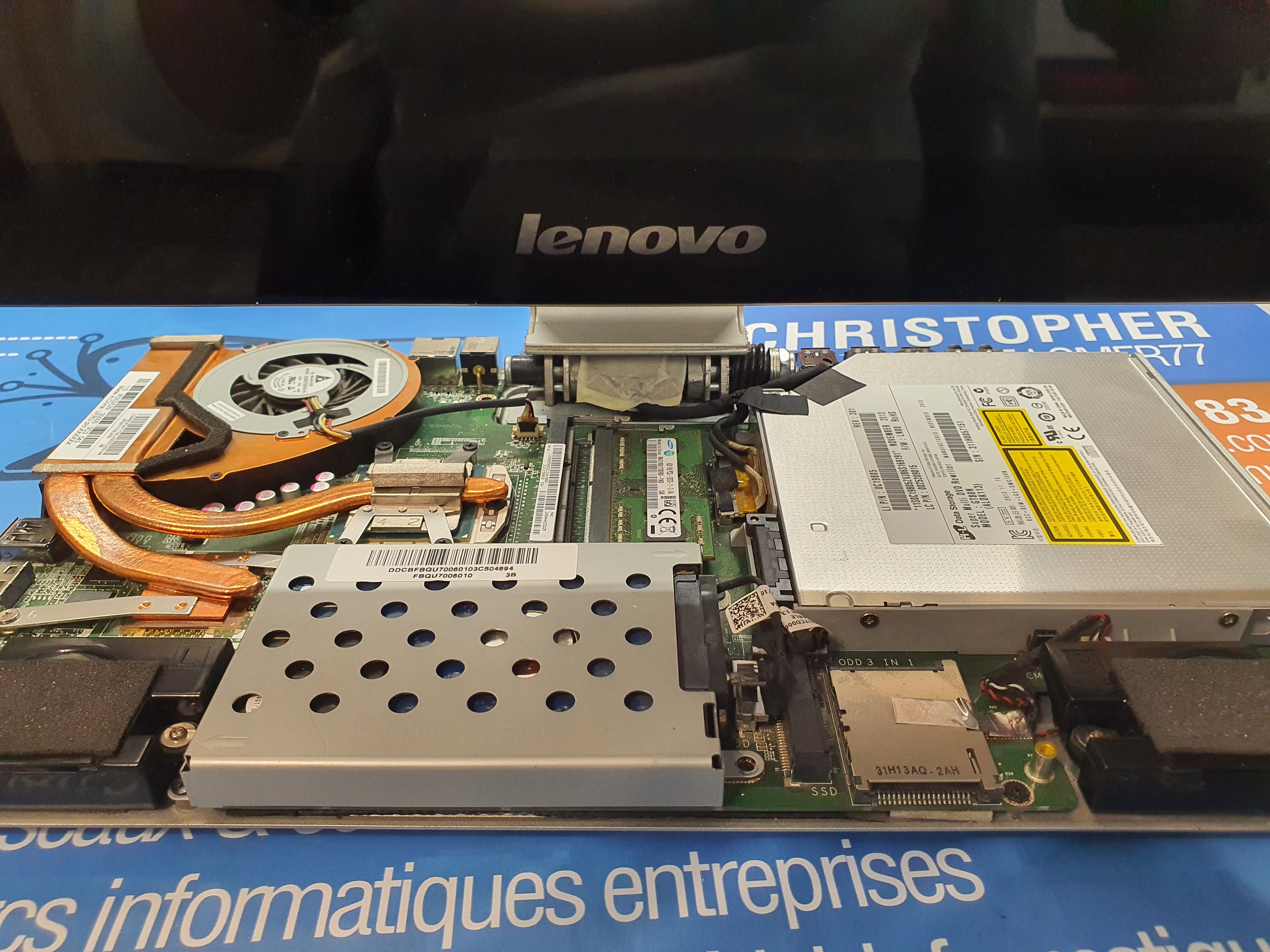 Quand la Technologie A Besoin d'Aide: Images de Réparations d'Ordinateurs