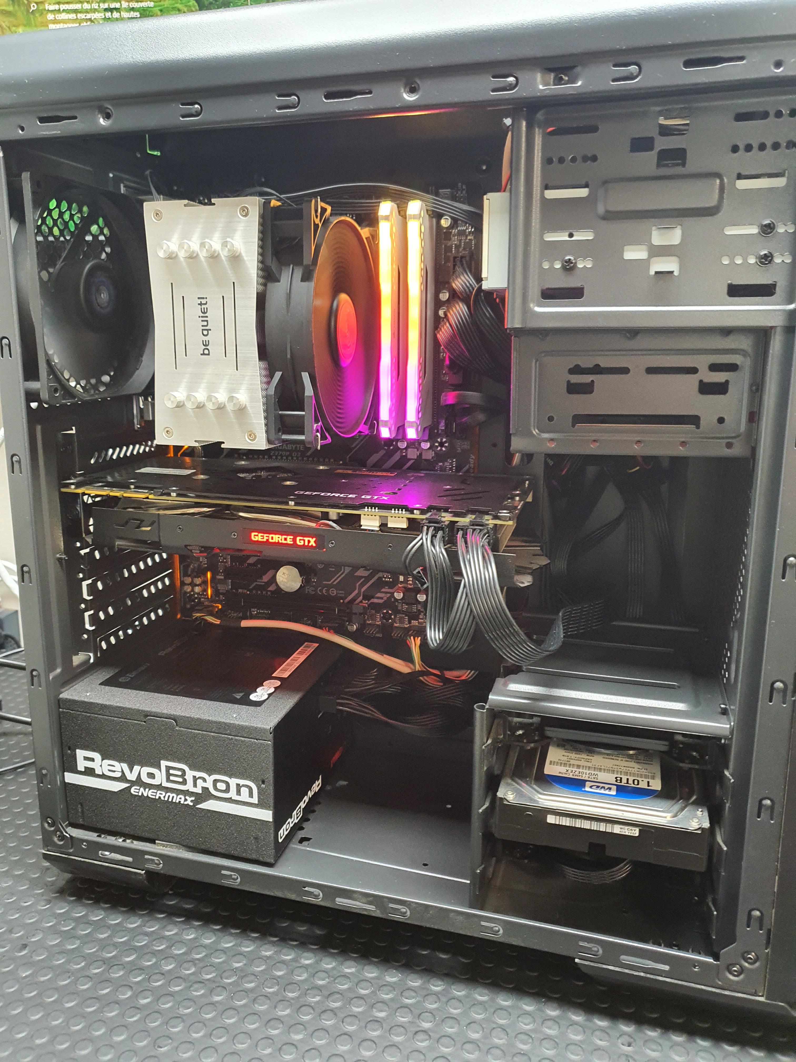 Quand la Technologie A Besoin d'Aide: Images de Réparations d'Ordinateurs