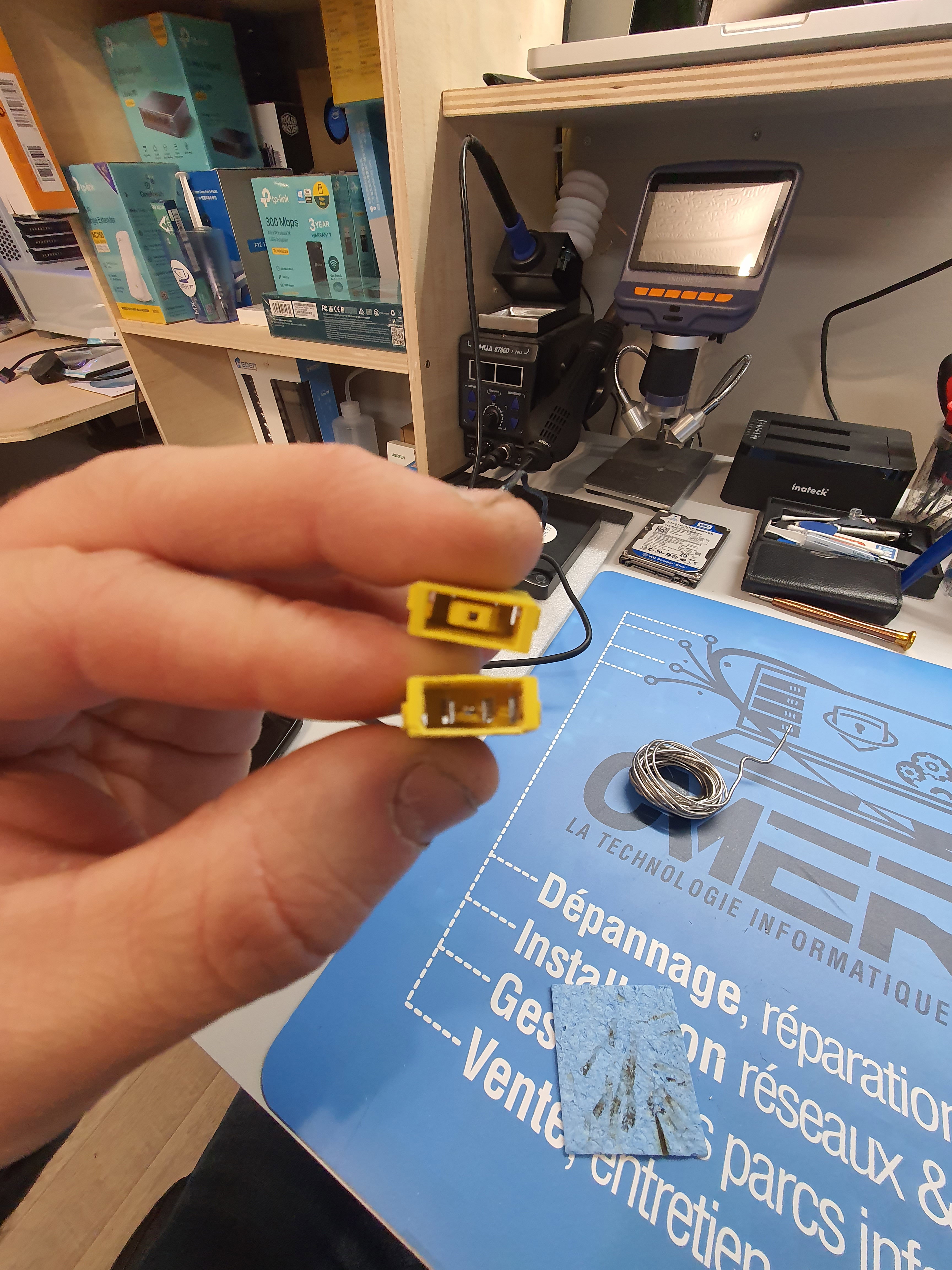 Au Coeur de la Technologie : Photos de Micro-Soudure Réparatrice