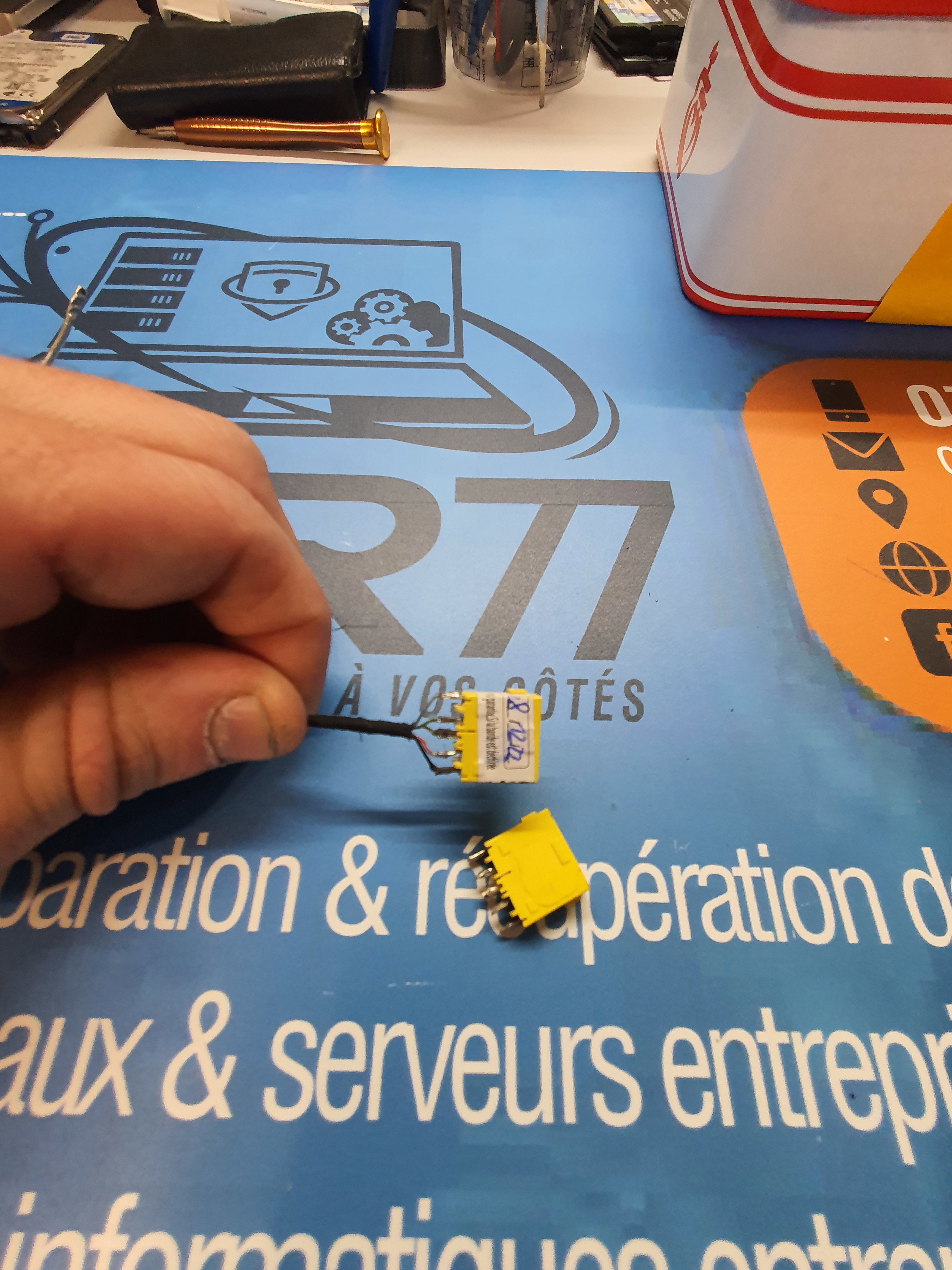 Au Coeur de la Technologie : Photos de Micro-Soudure Réparatrice