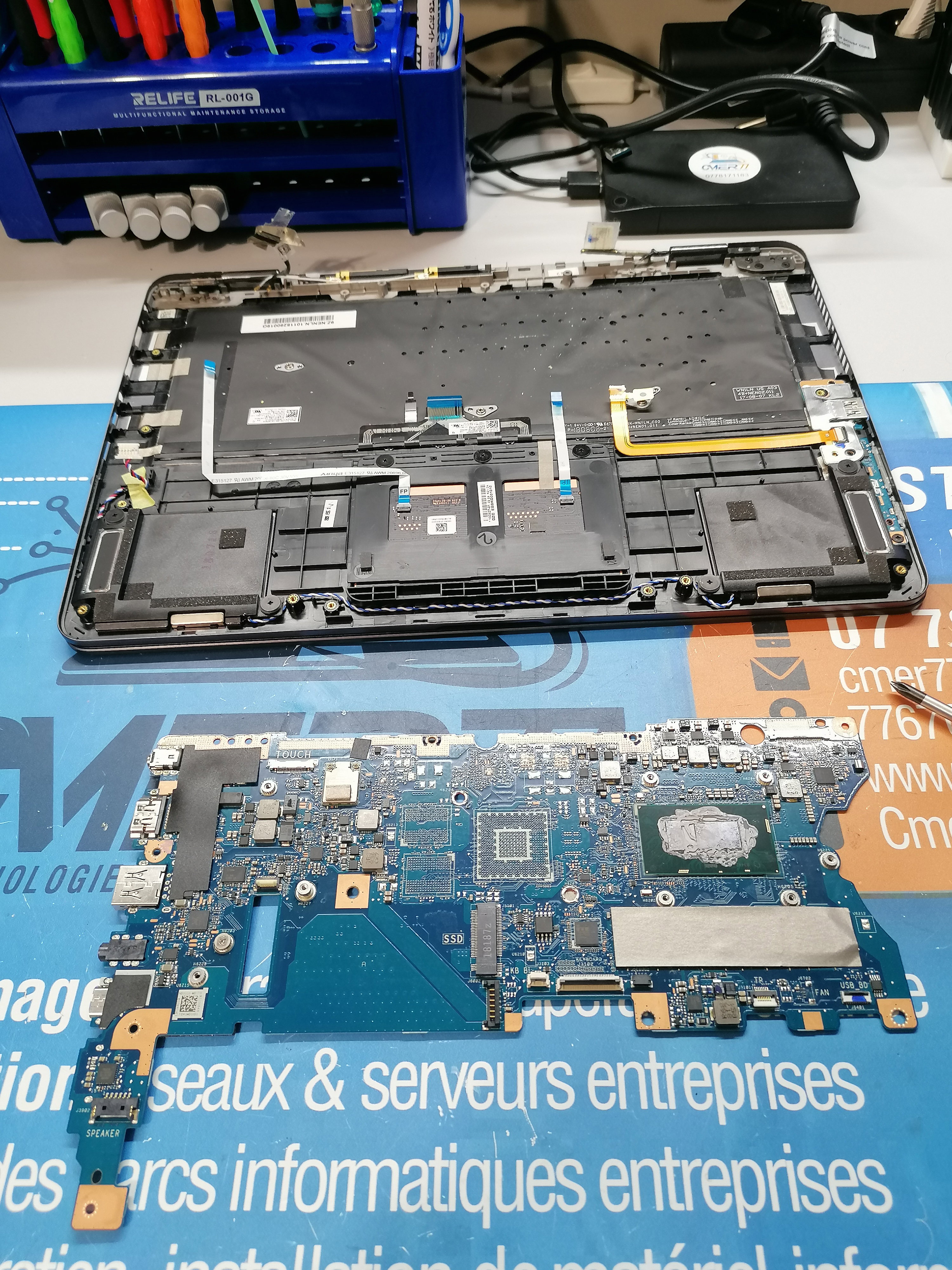 Au Coeur de la Technologie : Photos de Micro-Soudure Réparatrice