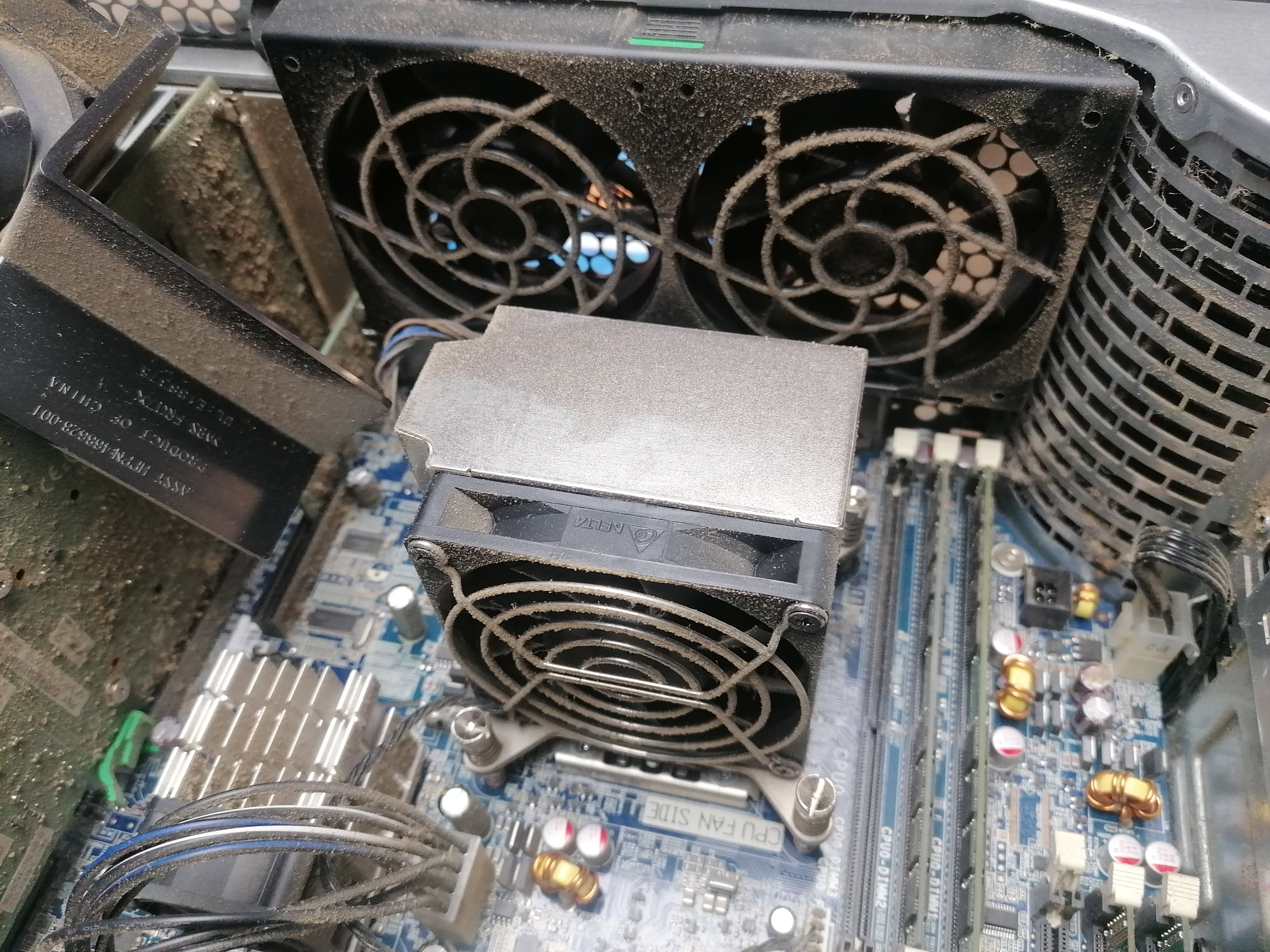 Quand la Technologie A Besoin d'Aide: Images de Réparations d'Ordinateurs