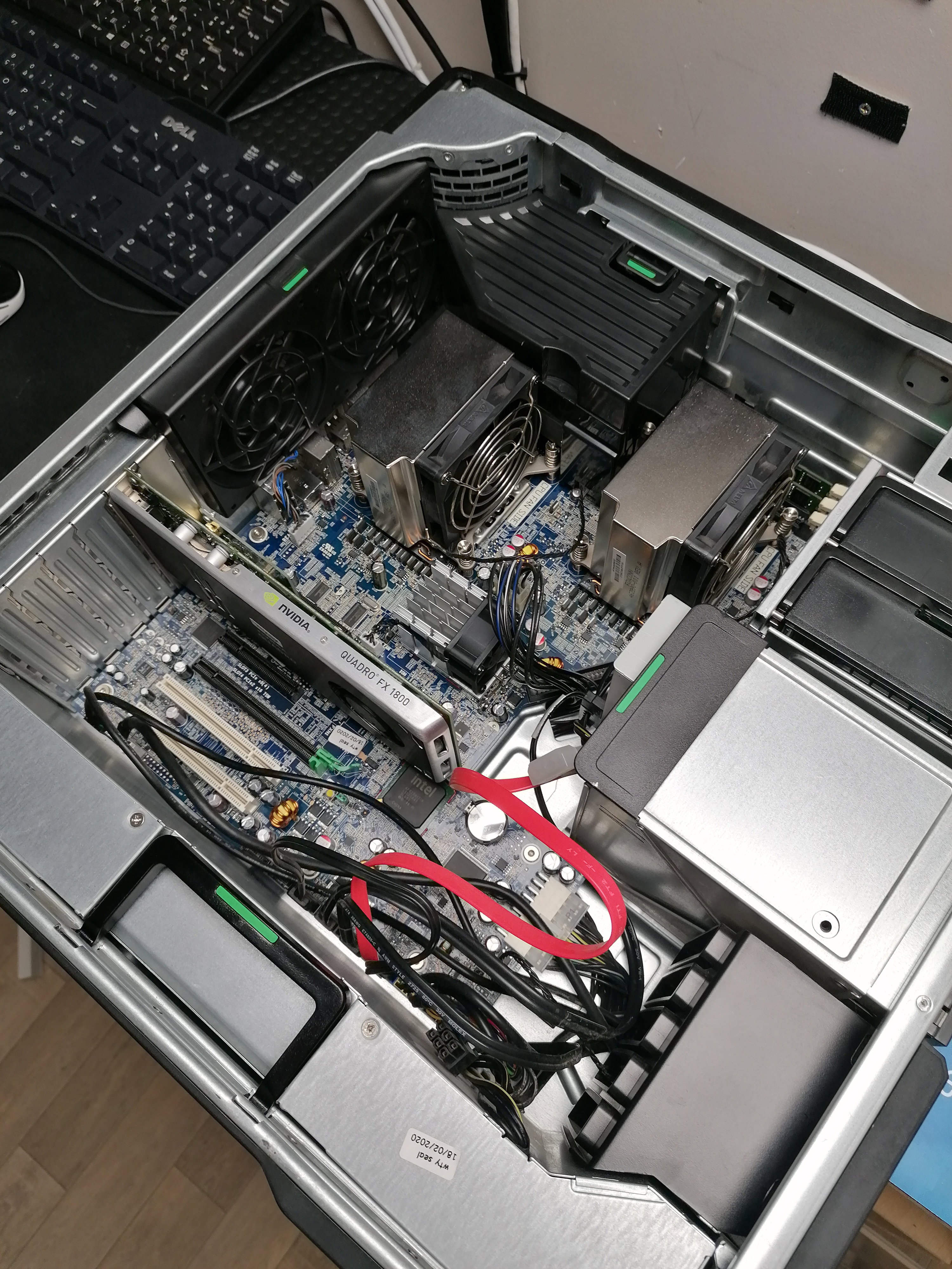 Quand la Technologie A Besoin d'Aide: Images de Réparations d'Ordinateurs