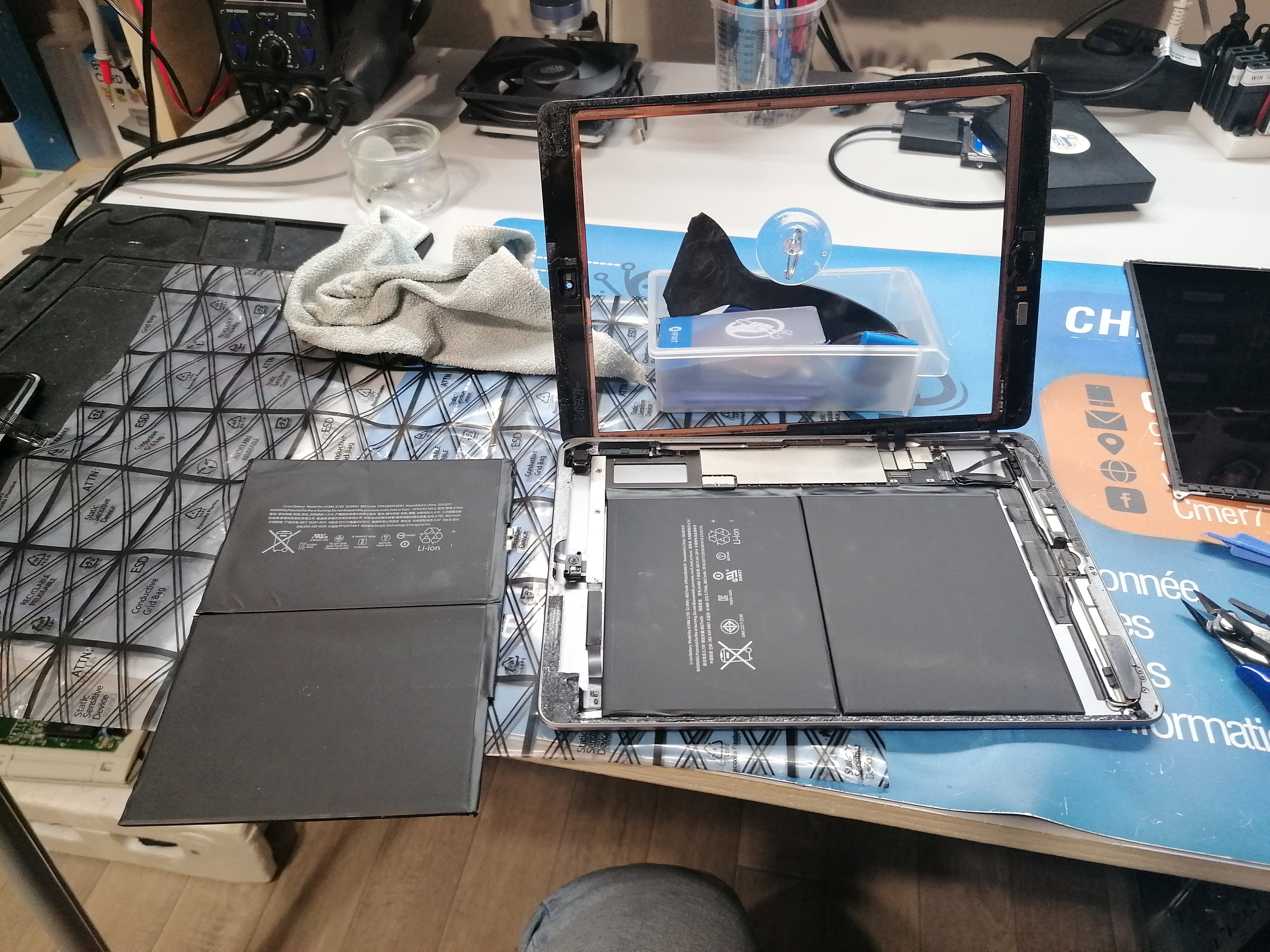 Quand la Technologie A Besoin d'Aide: Images de Réparations d'Ordinateurs