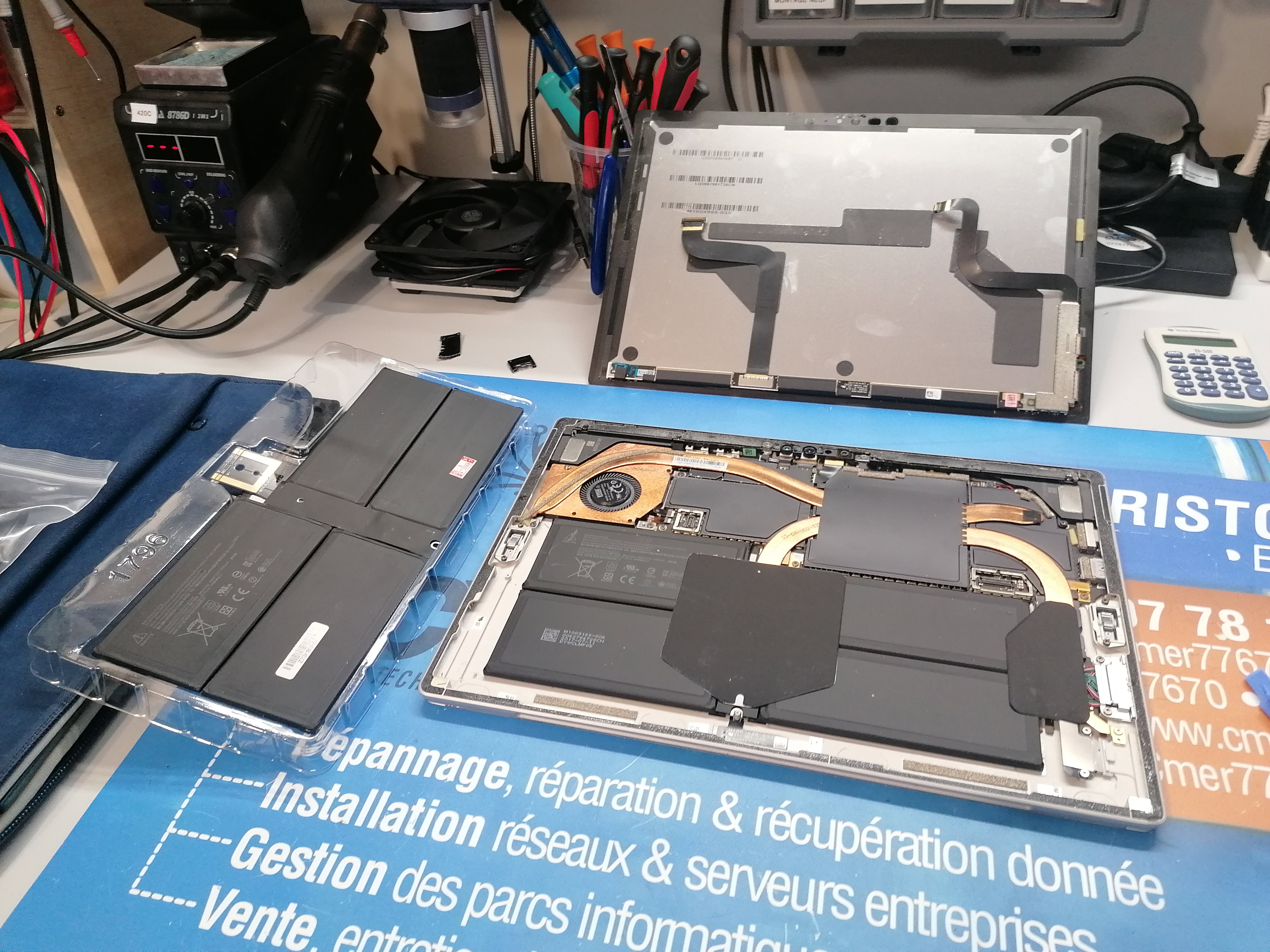Quand la Technologie A Besoin d'Aide: Images de Réparations d'Ordinateurs