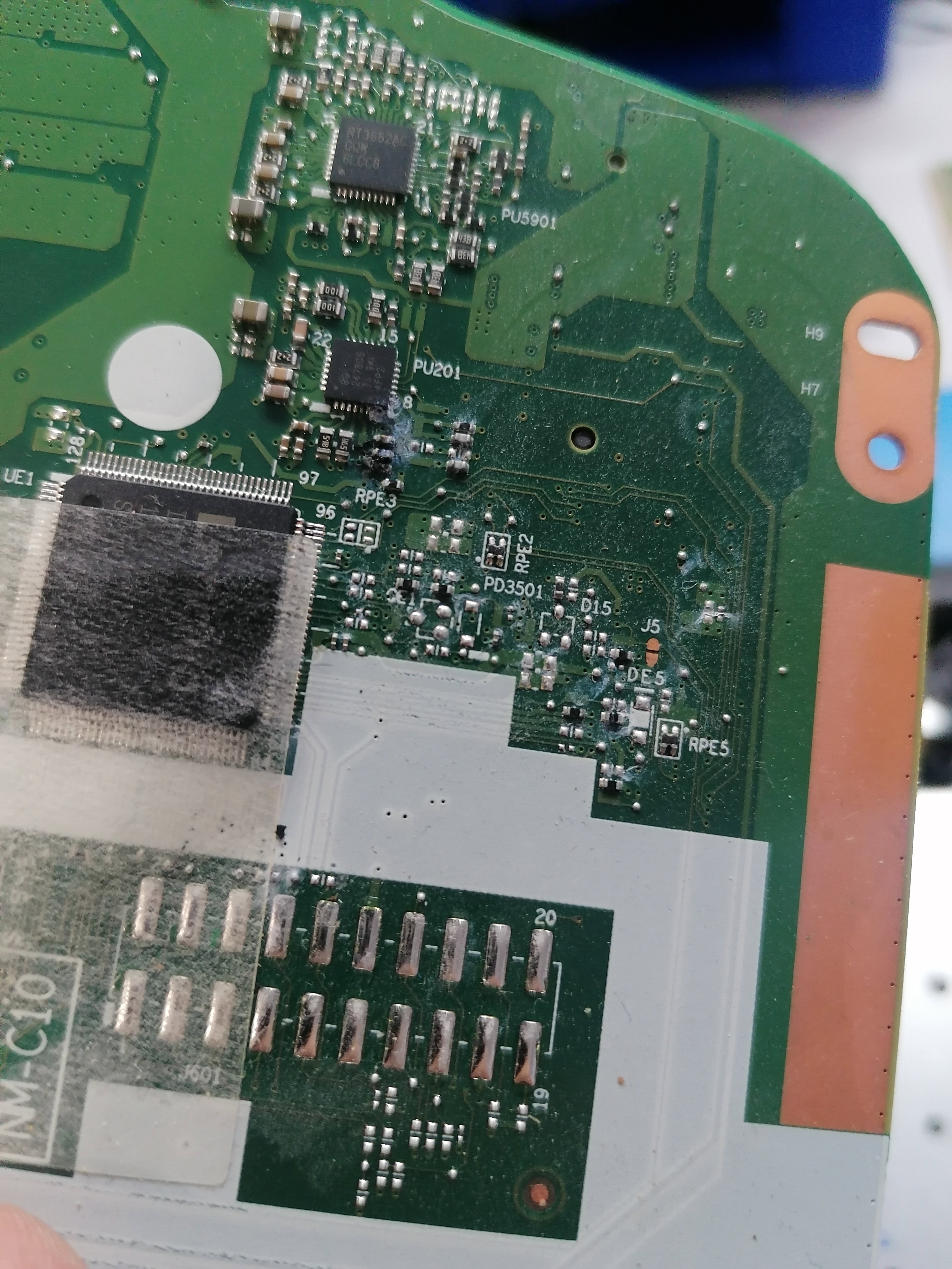 Quand la Technologie A Besoin d'Aide: Images de Réparations d'Ordinateurs