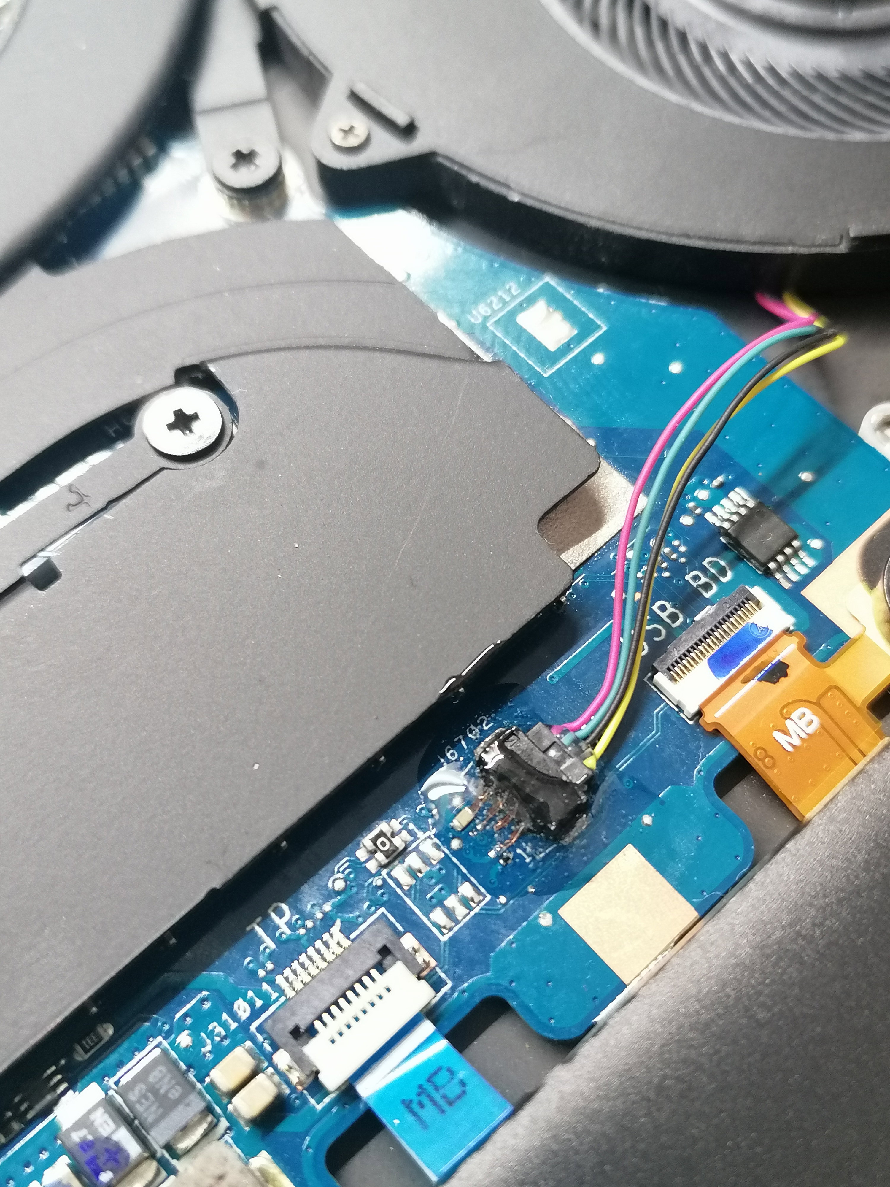 Quand la Technologie A Besoin d'Aide: Images de Réparations d'Ordinateurs