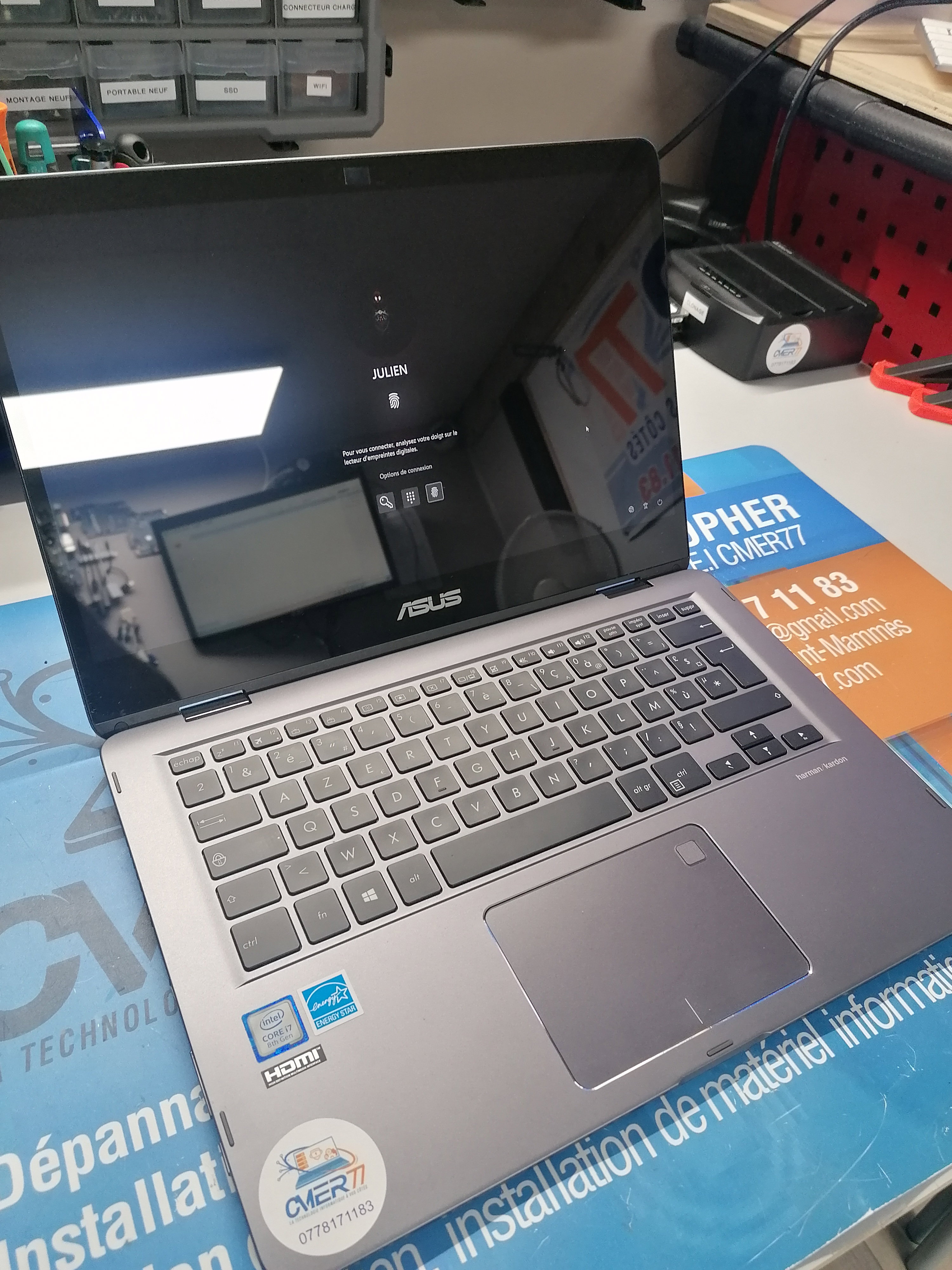 Quand la Technologie A Besoin d'Aide: Images de Réparations d'Ordinateurs