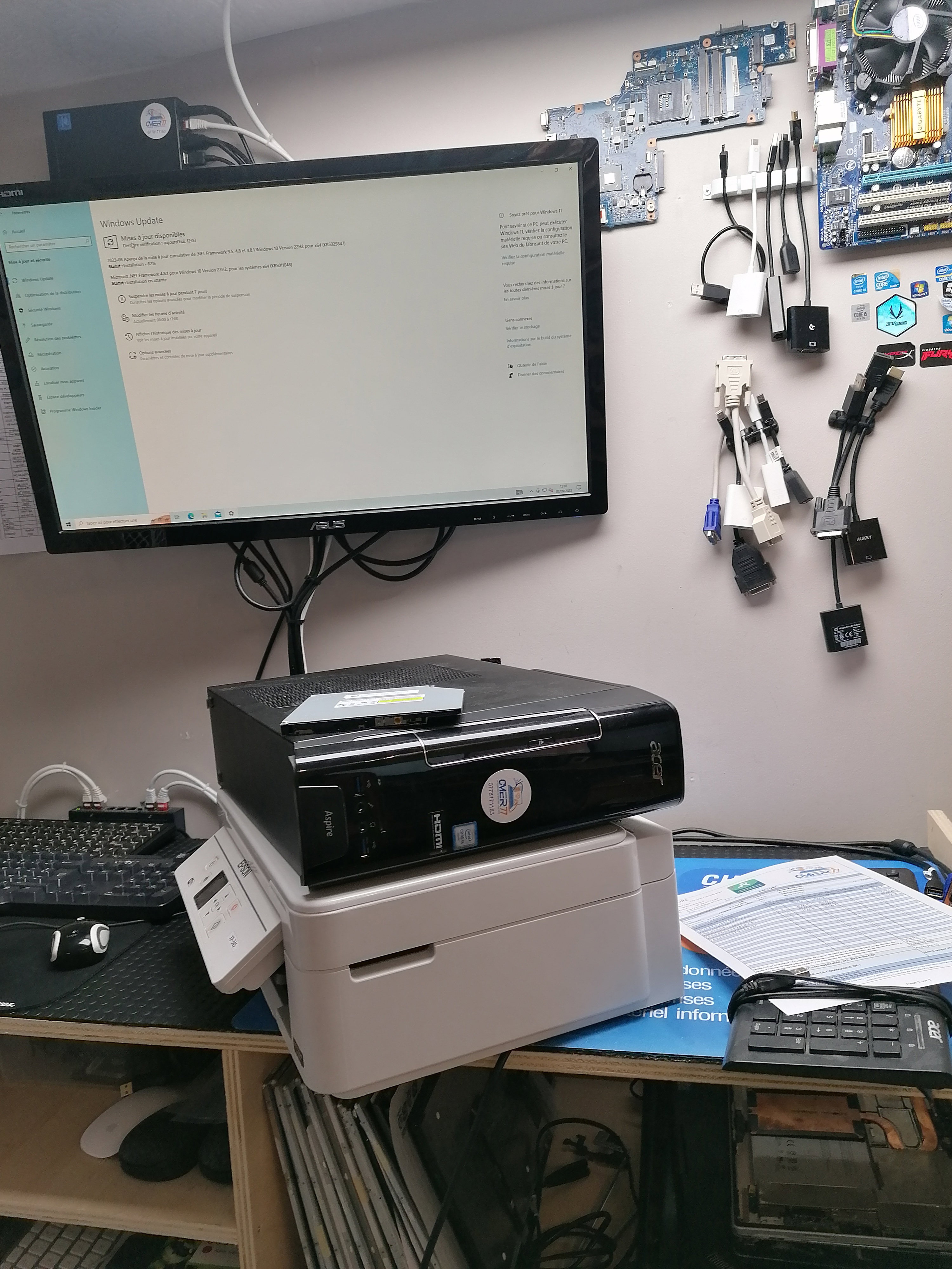 Quand la Technologie A Besoin d'Aide: Images de Réparations d'Ordinateurs