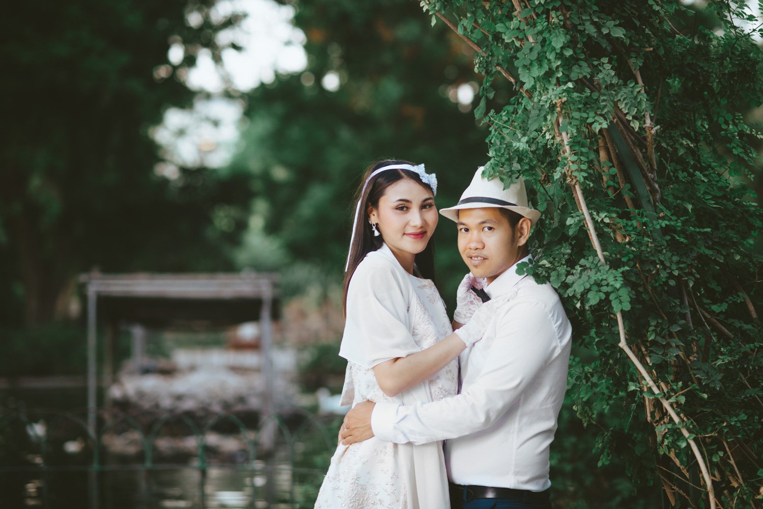 bride and groom at san anton gardens
