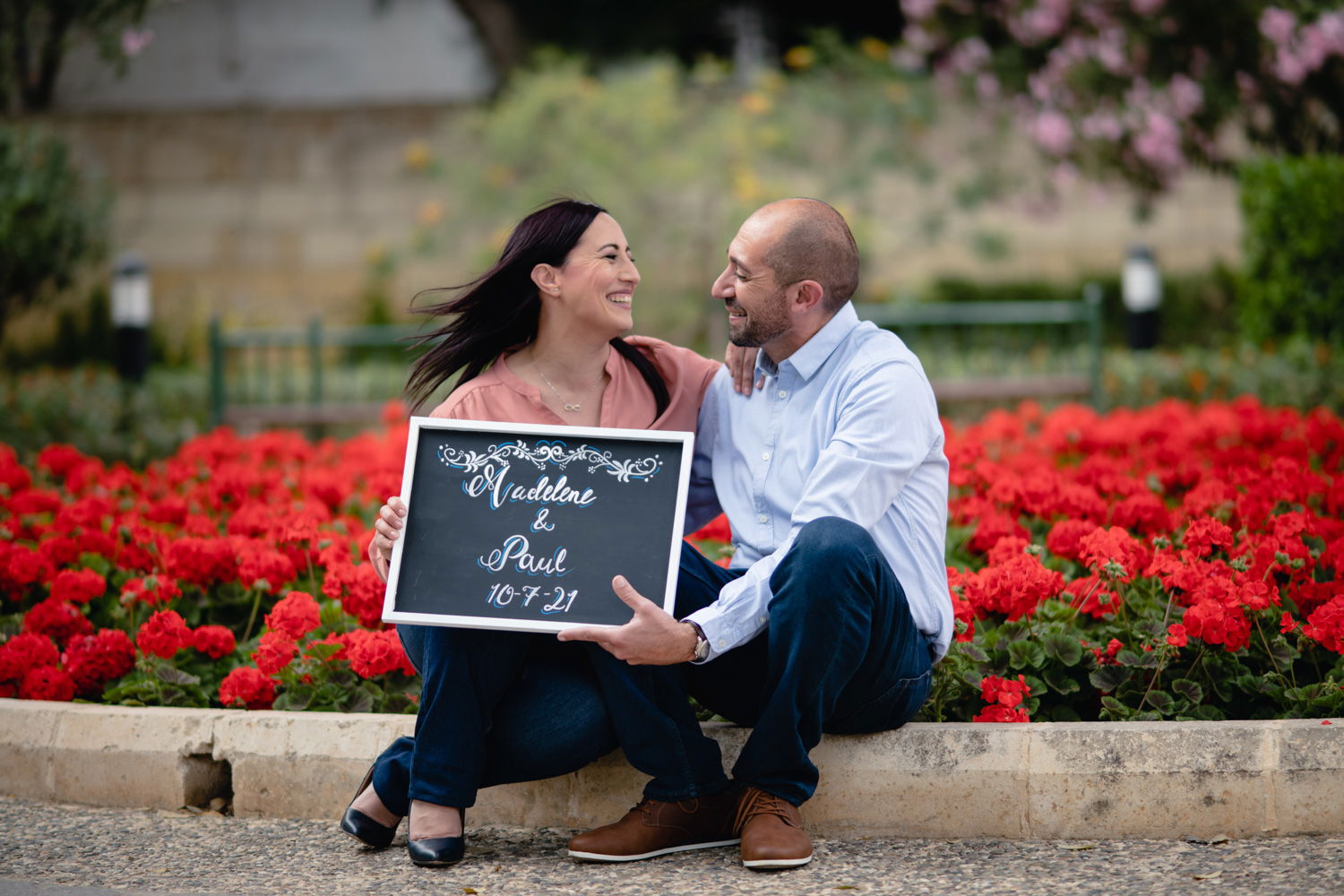 A couple during a pre wedding shoot at Barrakka Gardens