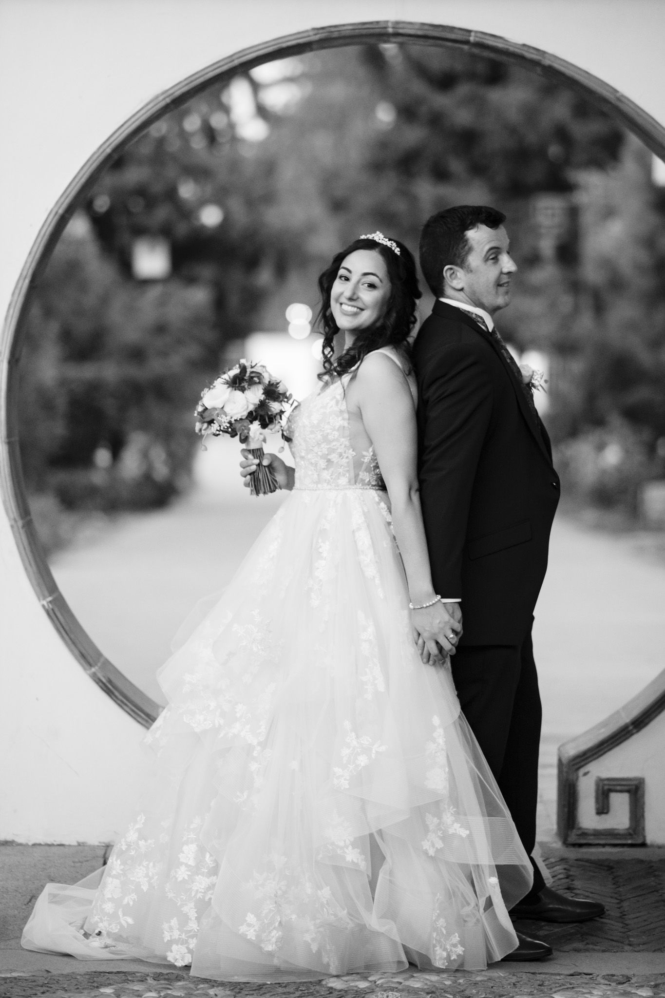 wedding couple at chinese gardens in malta