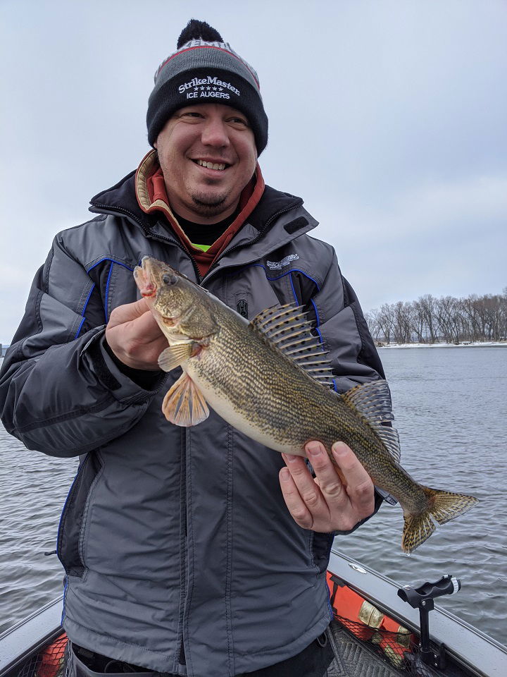 Pool 4 (Red Wing) Water Temp 34: Level 3.4 :Flow @ 11,800cfs - HAHN'S  FISHING GUIDE